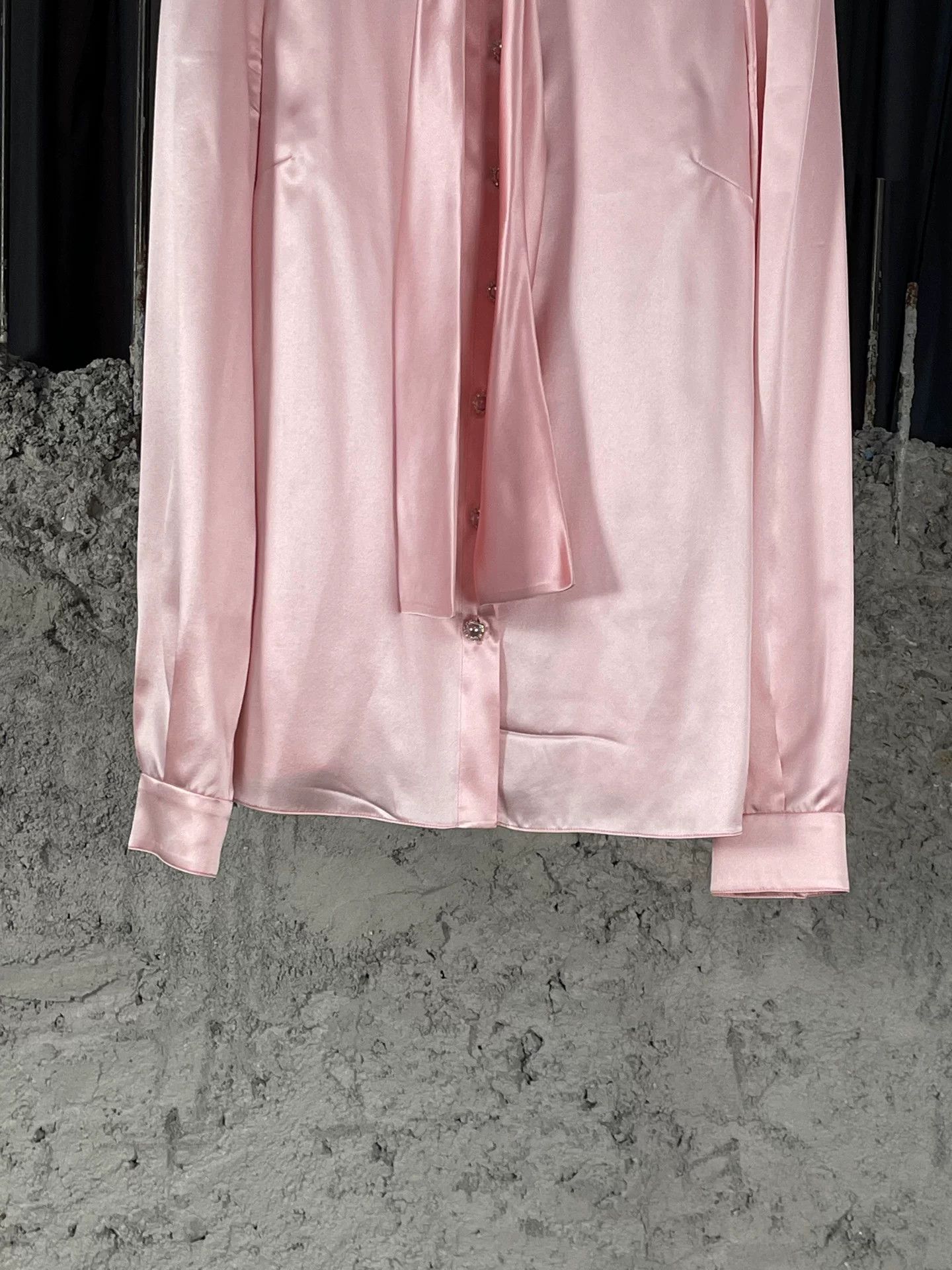 Dolce & Gabbana Dolce & Gabbana Rose Collar Silk Blouse Size 36 Size XS / US 0-2 / IT 36-38 - 5 Thumbnail