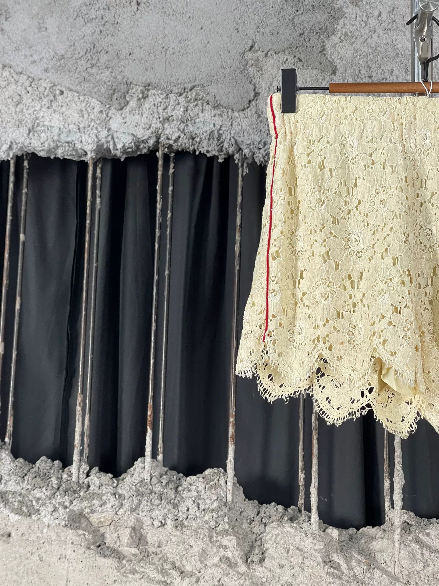 Gucci Gucci Lace Stripe Trim Shorts Size 36 Size 25" / US 0 / IT 36 - 4 Thumbnail
