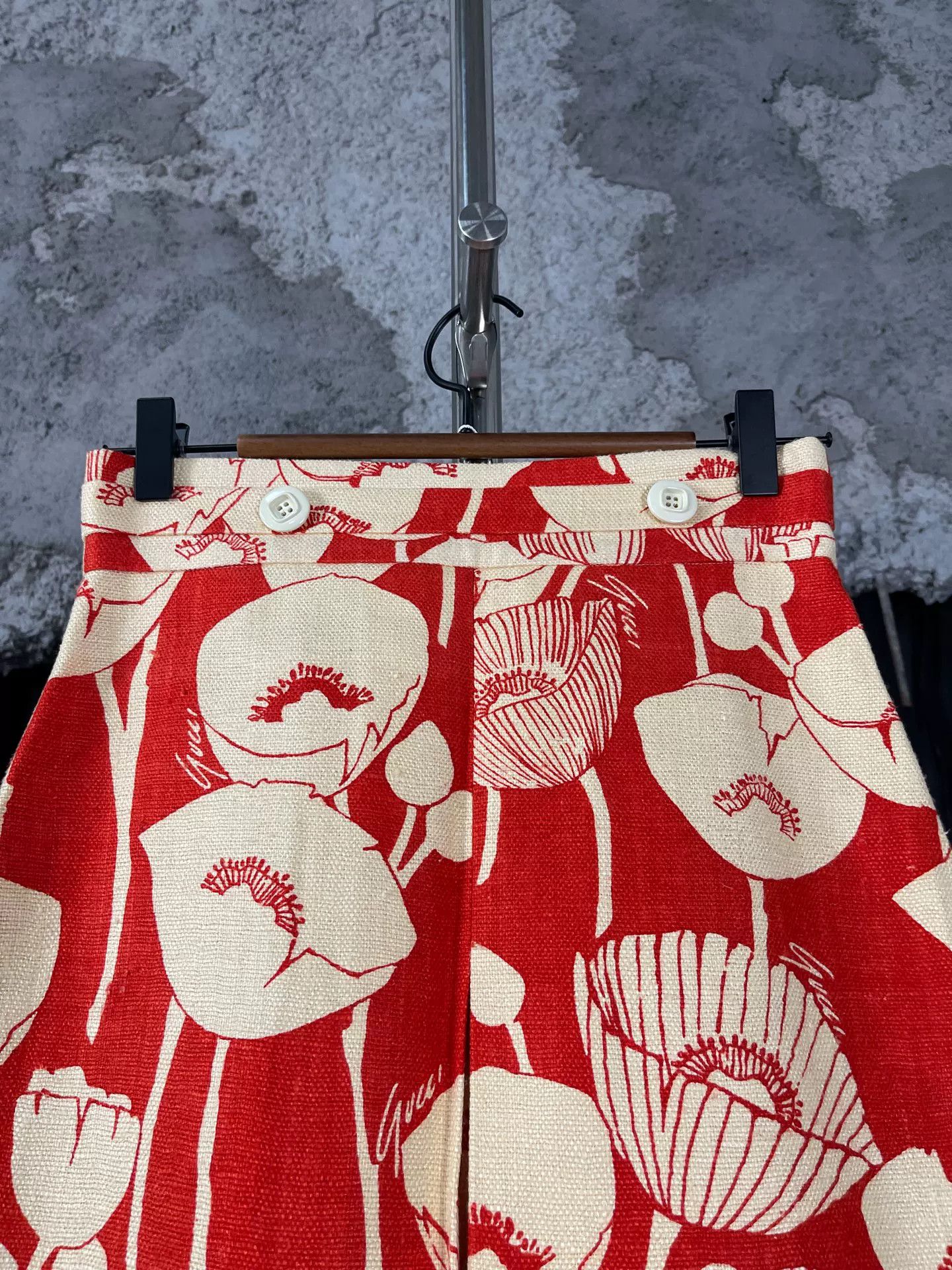 Gucci Gucci Red Poppy Print Mini Skirt Size 38 Size 26" / US 2 / IT 38 - 4 Thumbnail
