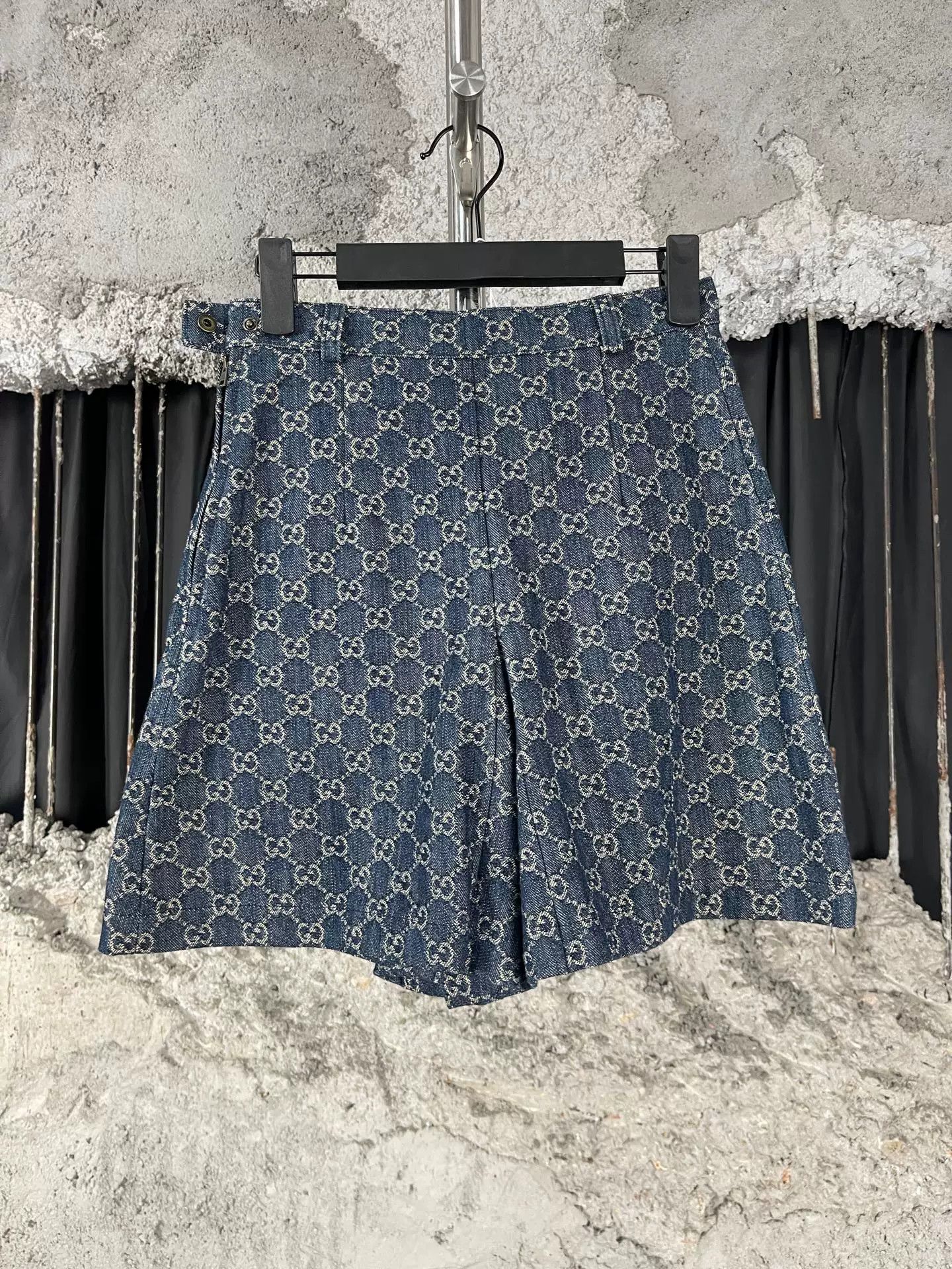 Gucci Gucci GG Monogram Denim Shorts Size 36 Size 25" / US 0 / IT 36 - 2 Thumbnail