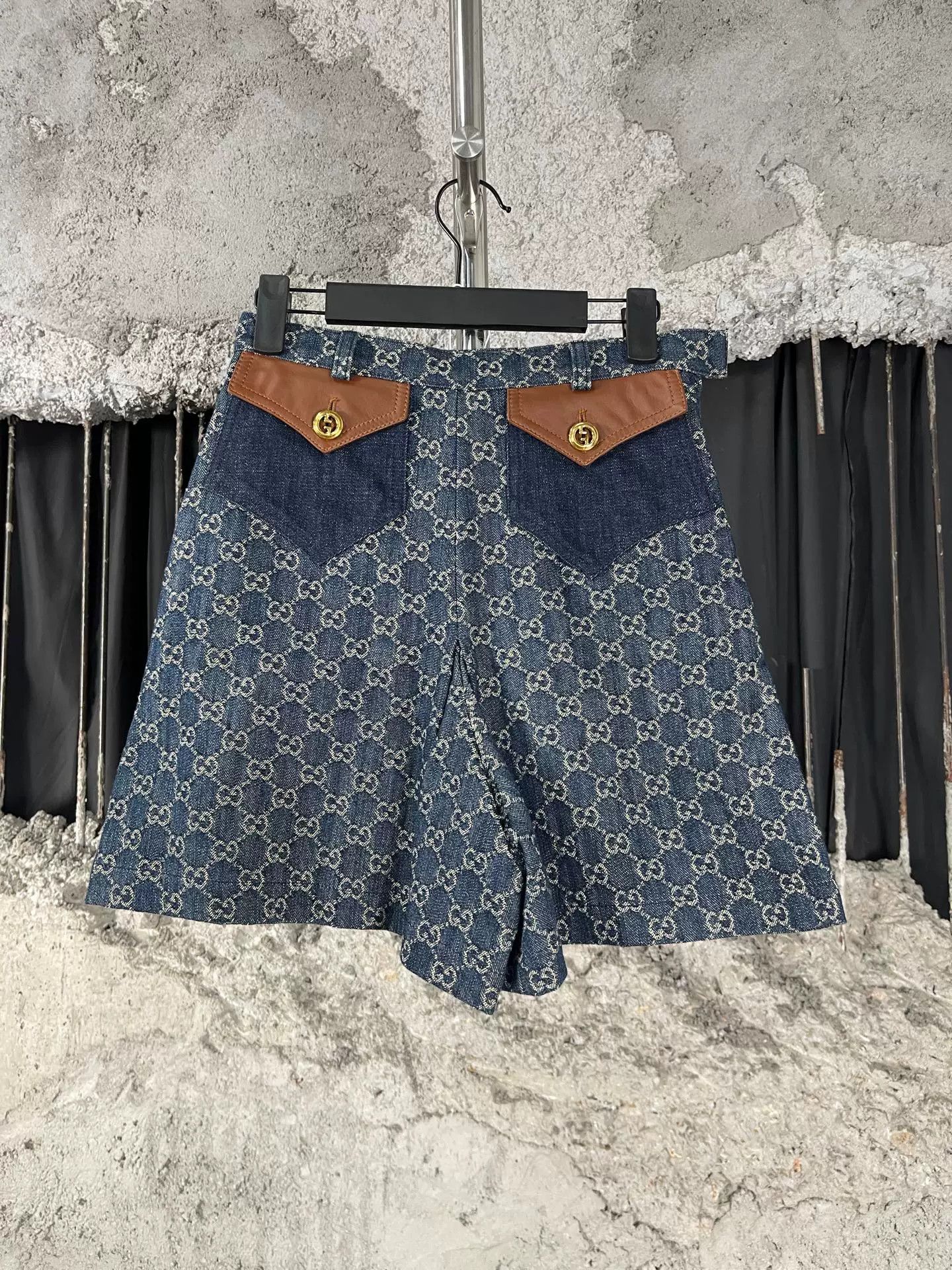 Gucci Gucci GG Monogram Denim Shorts Size 36 Size 25" / US 0 / IT 36 - 3 Thumbnail