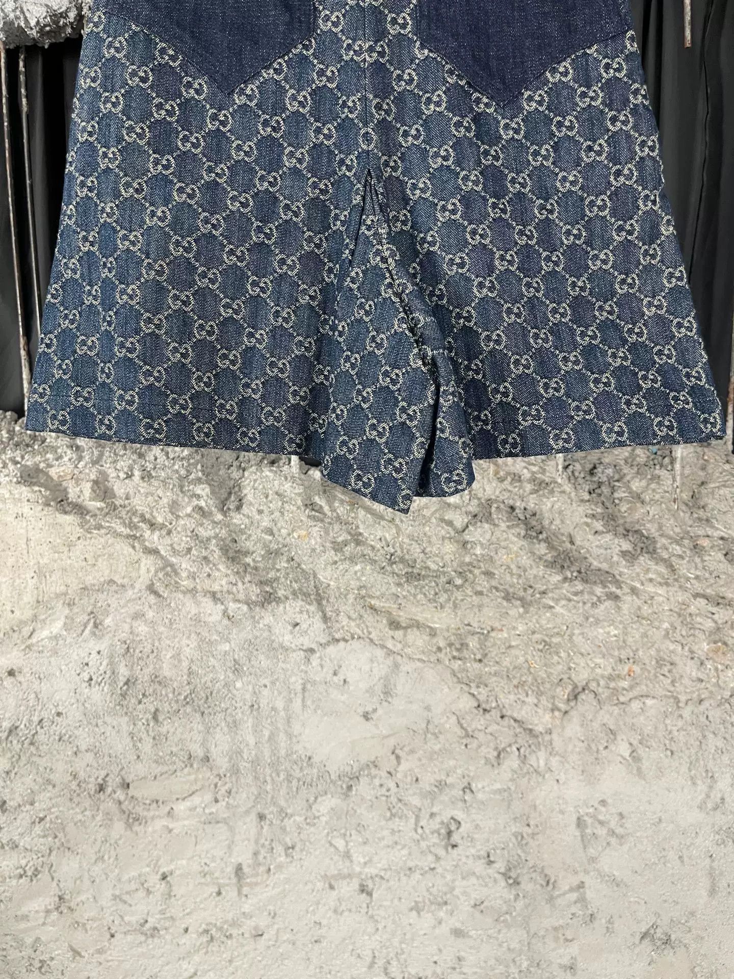 Gucci Gucci GG Monogram Denim Shorts Size 36 Size 25" / US 0 / IT 36 - 5 Thumbnail