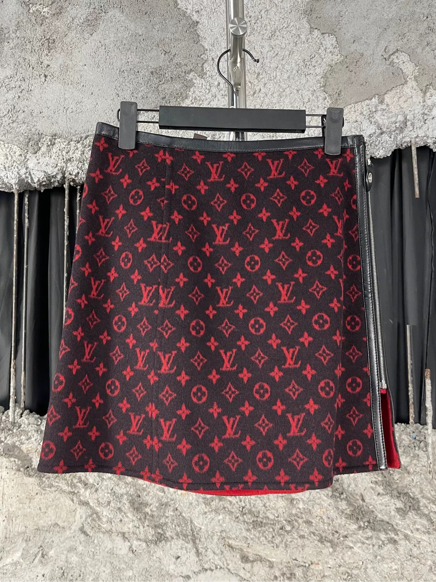 Louis Vuitton Louis Vuitton Monogram Wool Mini Skirt Size 36 Size 25" / US 0 / IT 36 - 3 Thumbnail