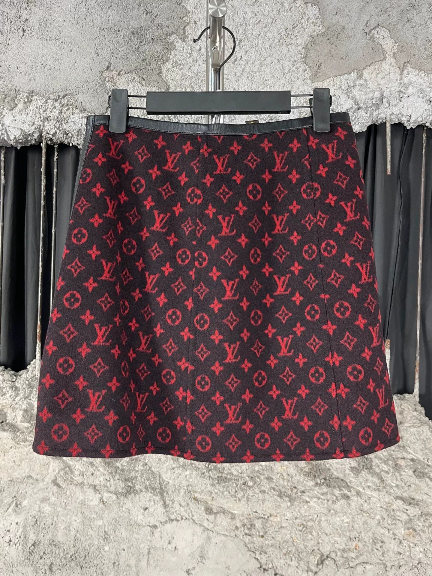 Louis Vuitton Louis Vuitton Monogram Wool Mini Skirt Size 36 Size 25" / US 0 / IT 36 - 2 Thumbnail