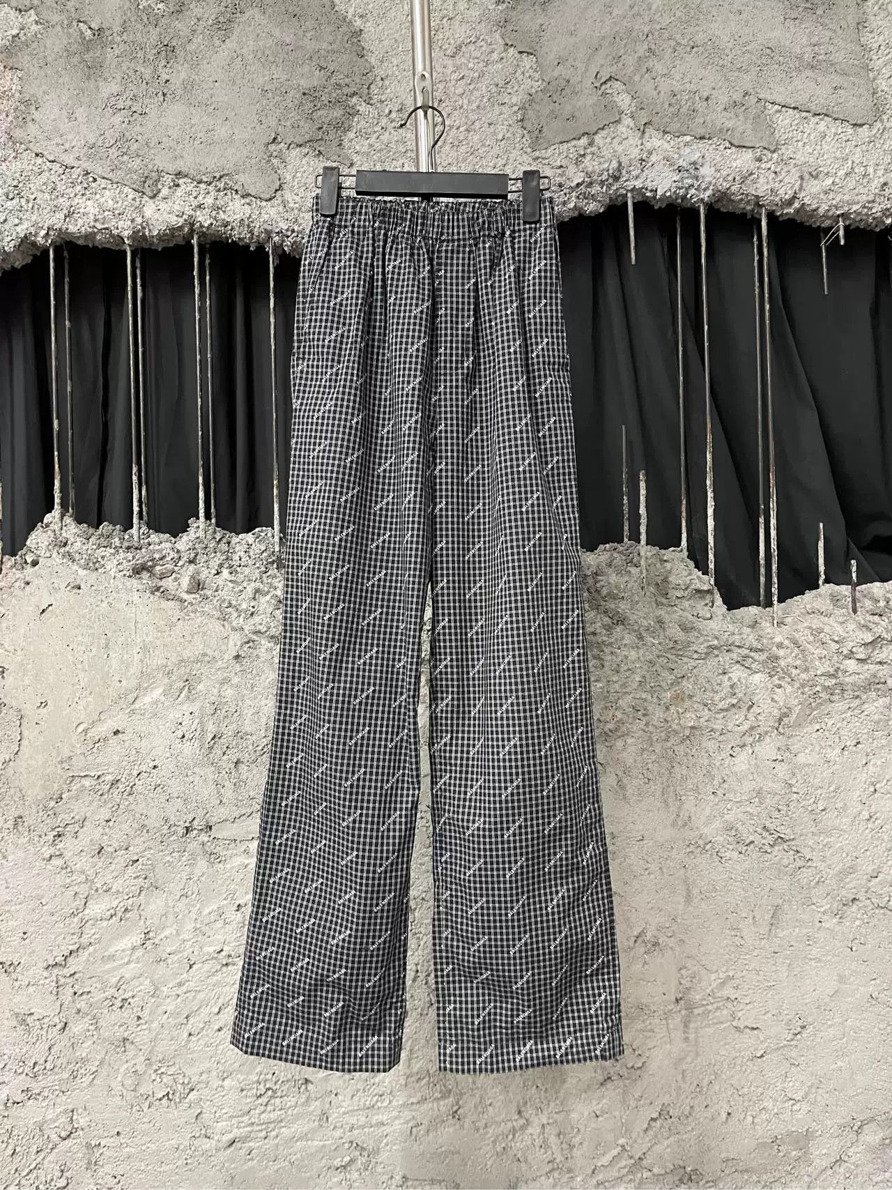 Balenciaga Balenciaga All-Over Logo Plaid Casual Pants Size 28 Size US 28 / EU 44 - 2 Thumbnail