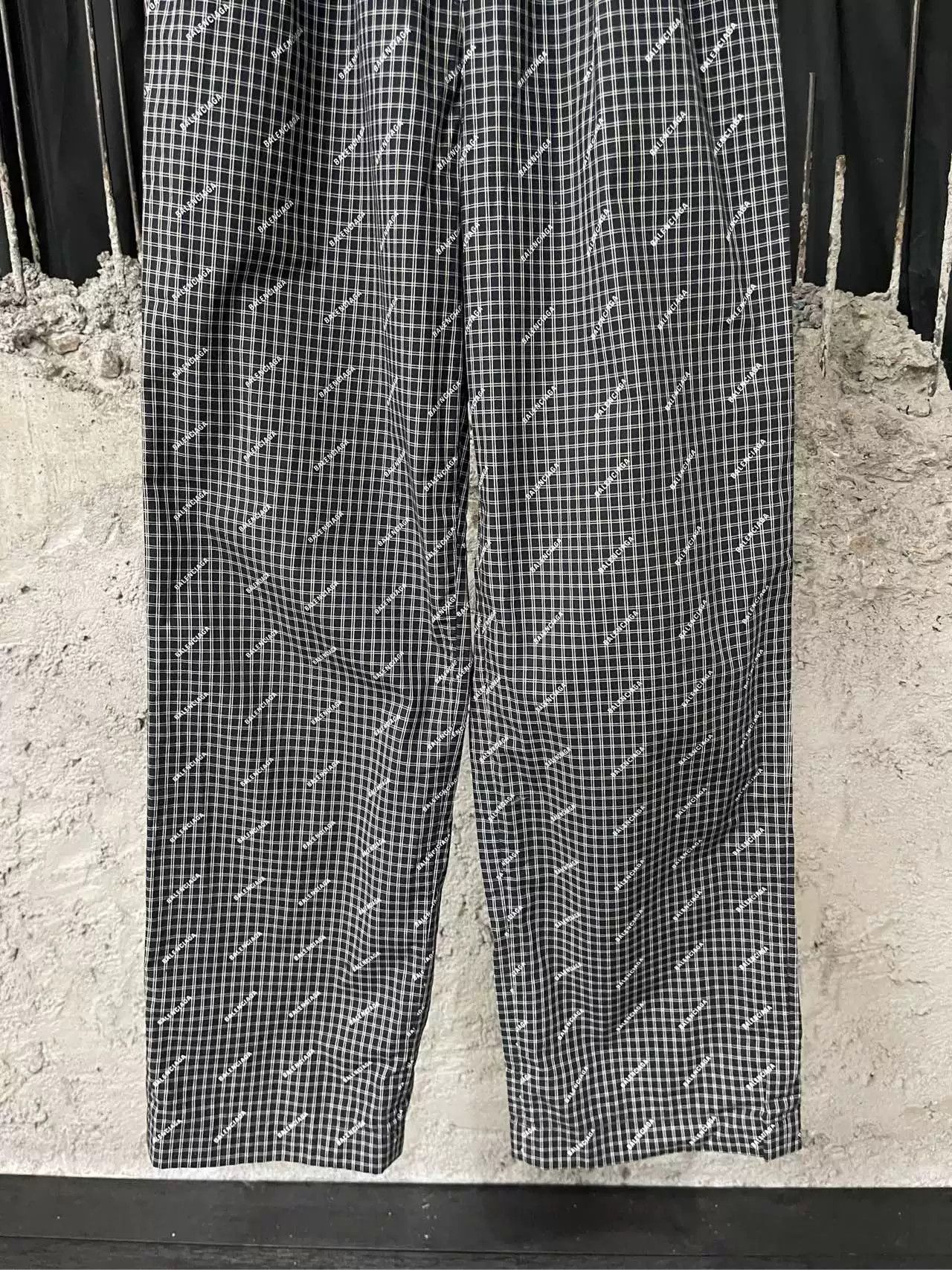 Balenciaga Balenciaga All-Over Logo Plaid Casual Pants Size 28 Size US 28 / EU 44 - 5 Thumbnail