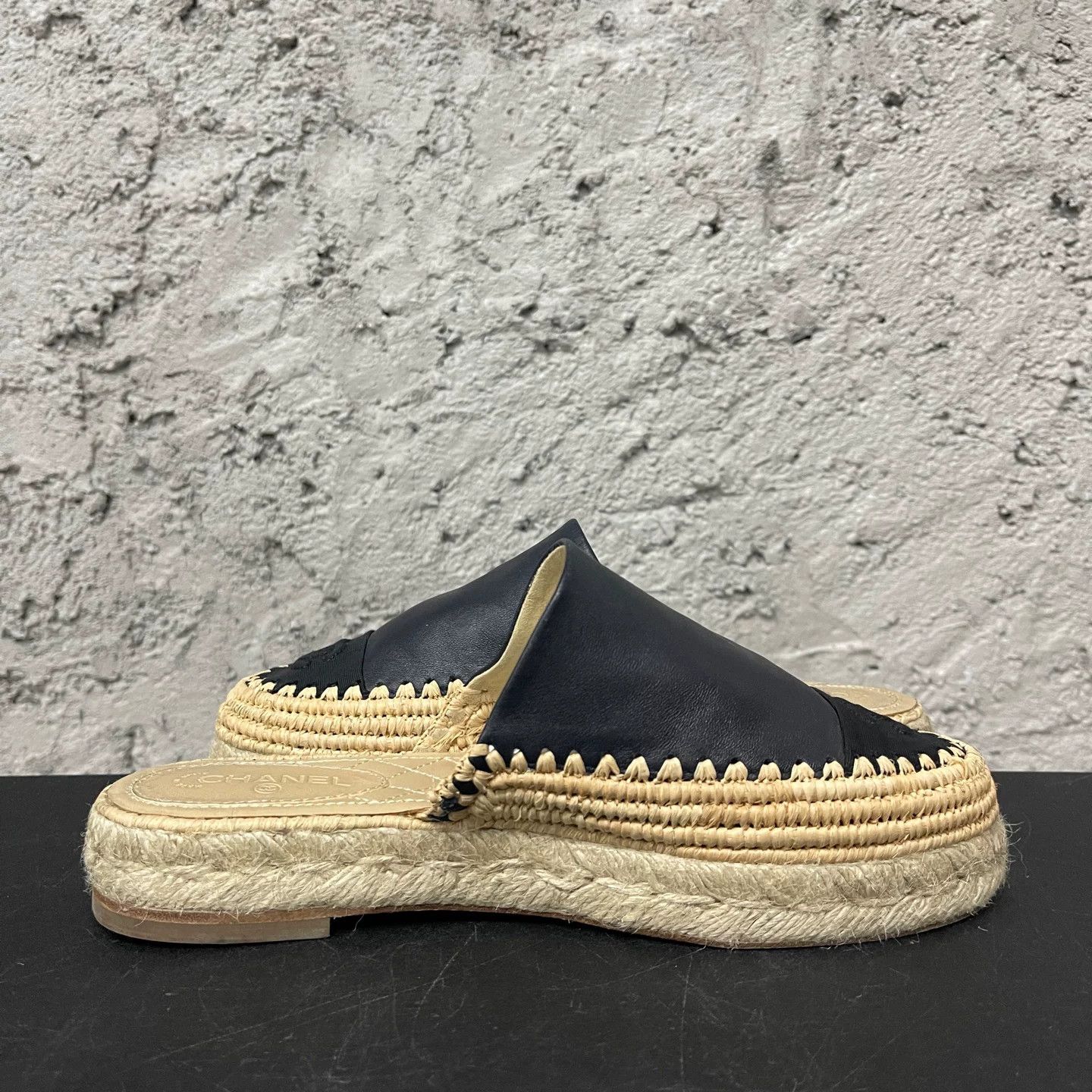 Chanel Chanel CC Logo Leather Espadrille Mules Size 37 Size US 7 / IT 37 - 5 Thumbnail