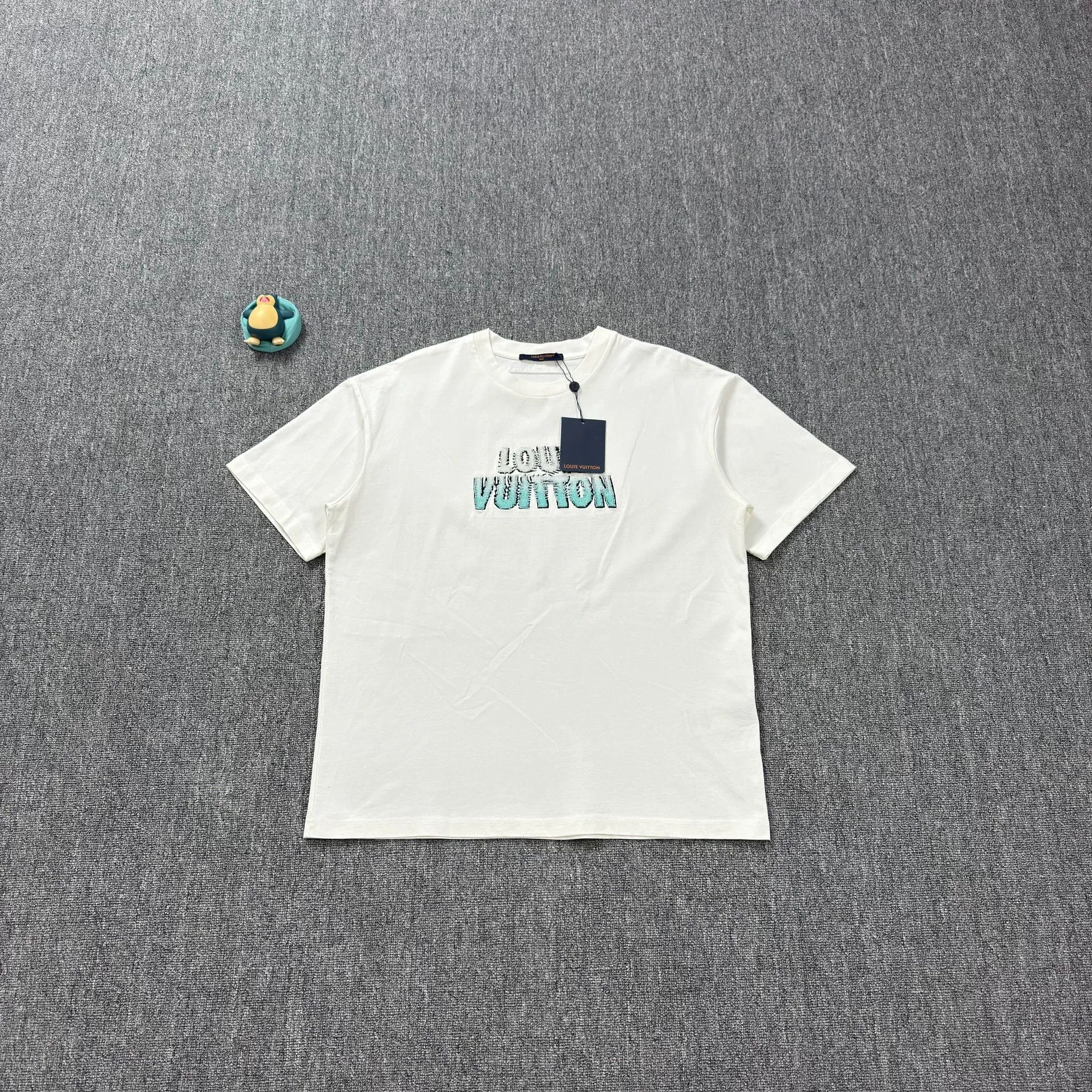 Louis Vuitton Louis Vuitton Beaded Letter T-Shirt XL Size US XL / EU 56 / 4 - 2 Thumbnail