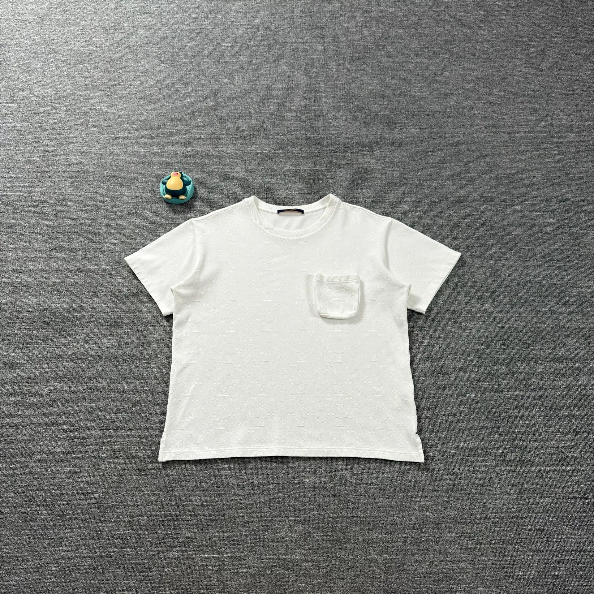 Louis Vuitton Louis Vuitton Monogram Pocket T-Shirt Size L Size US L / EU 52-54 / 3 - 2 Thumbnail