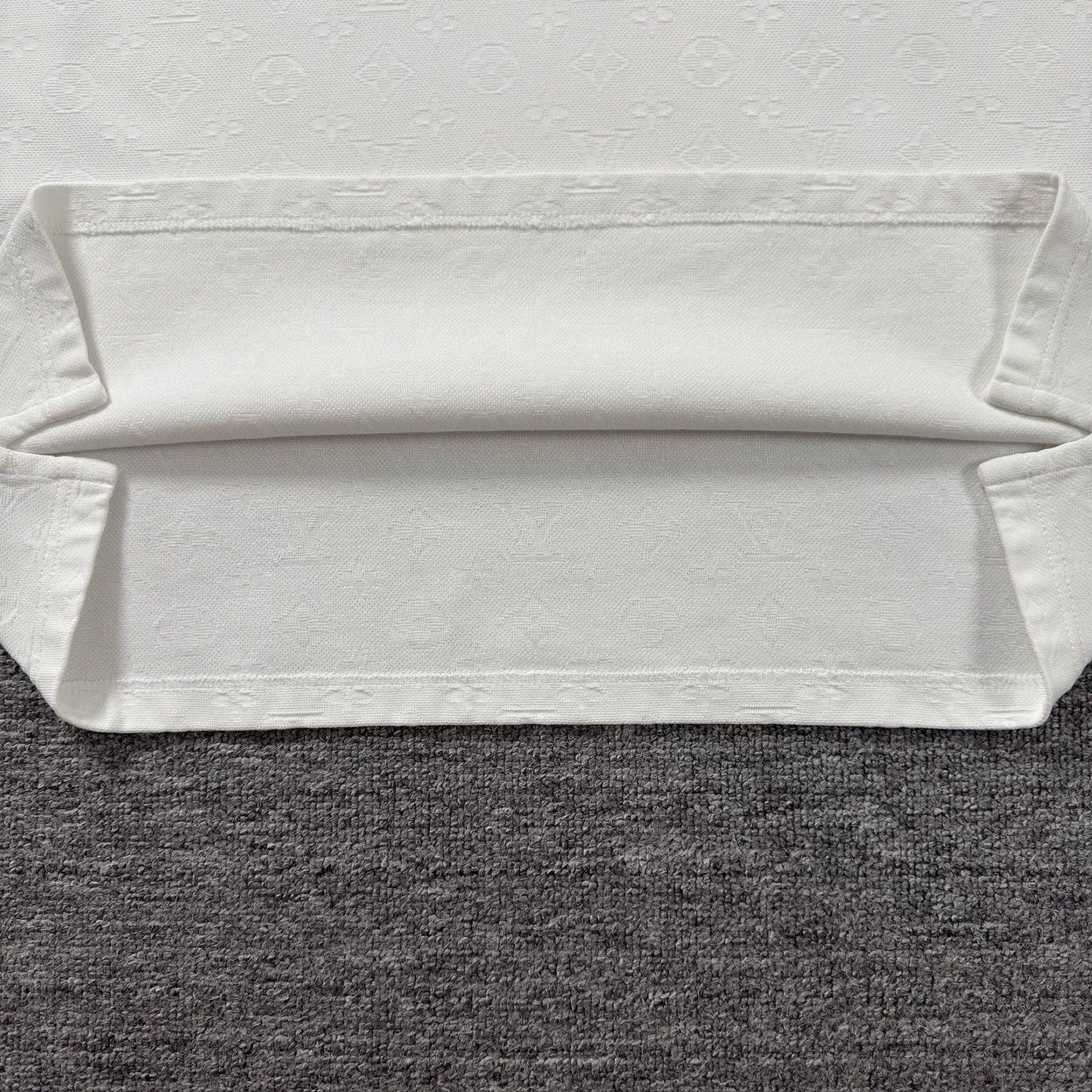 Louis Vuitton Louis Vuitton Monogram Pocket T-Shirt Size L Size US L / EU 52-54 / 3 - 4 Thumbnail