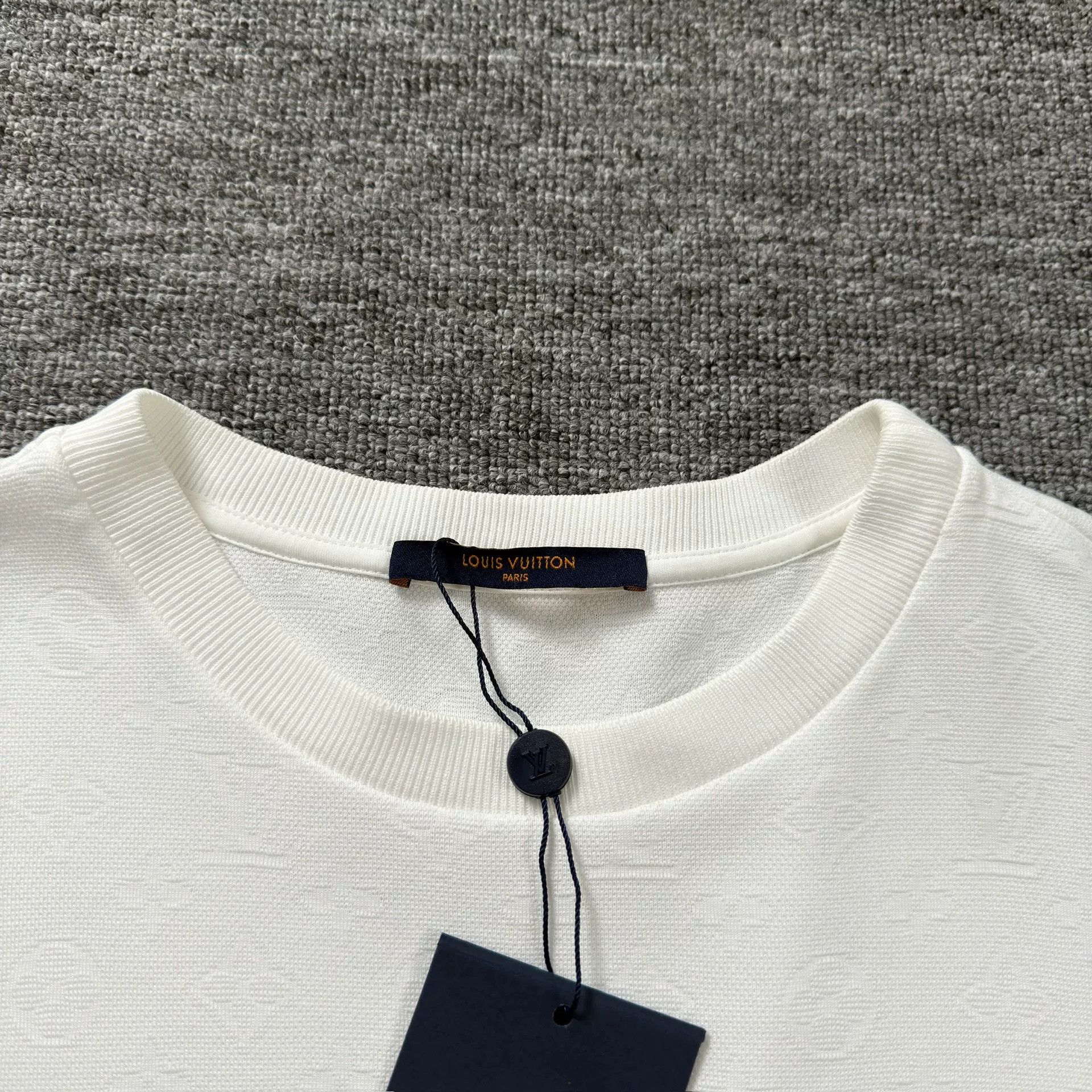 Louis Vuitton Louis Vuitton Monogram Pocket T-Shirt Size S Size US S / EU 44-46 / 1 - 3 Thumbnail