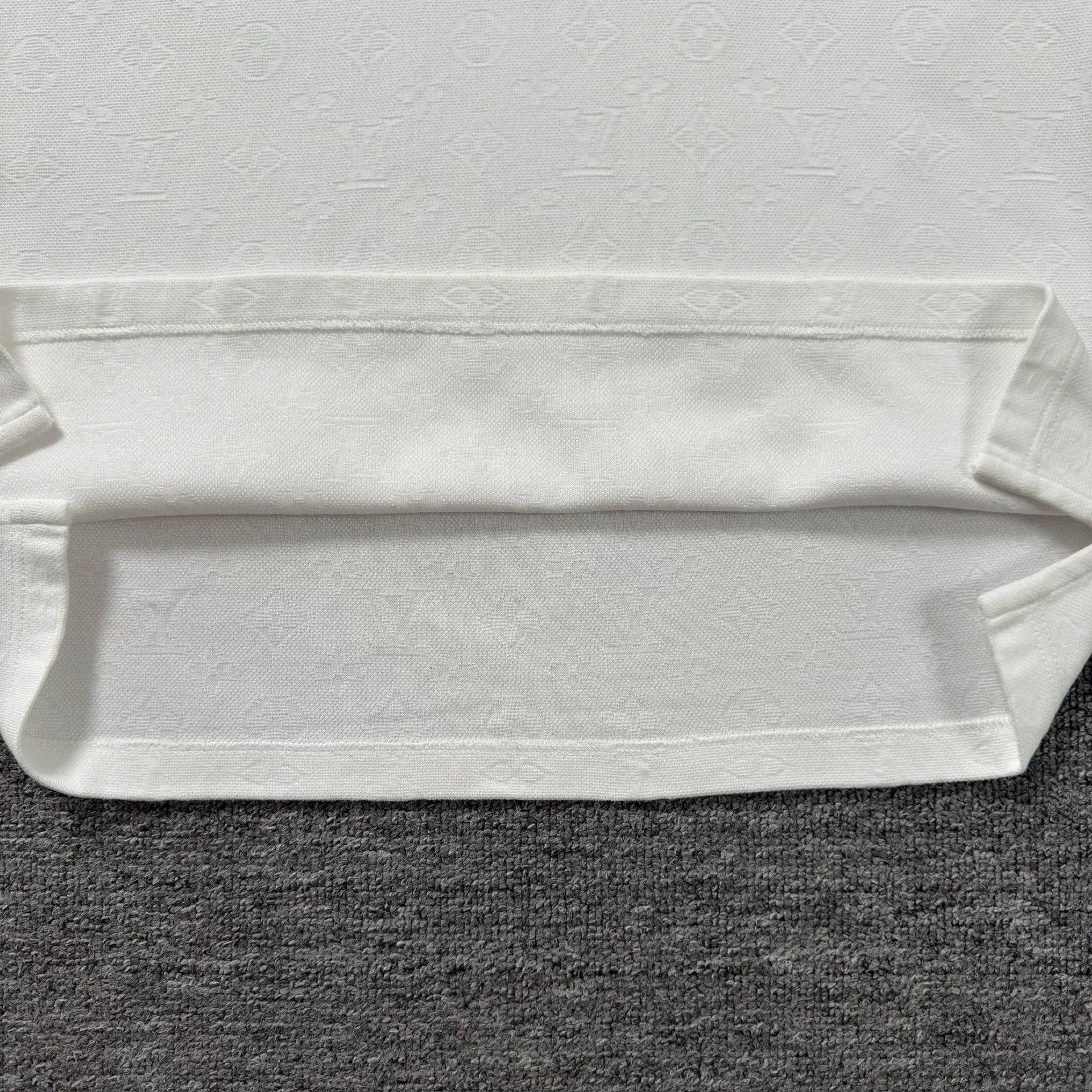 Louis Vuitton Louis Vuitton Monogram Pocket T-Shirt Size S Size US S / EU 44-46 / 1 - 4 Thumbnail