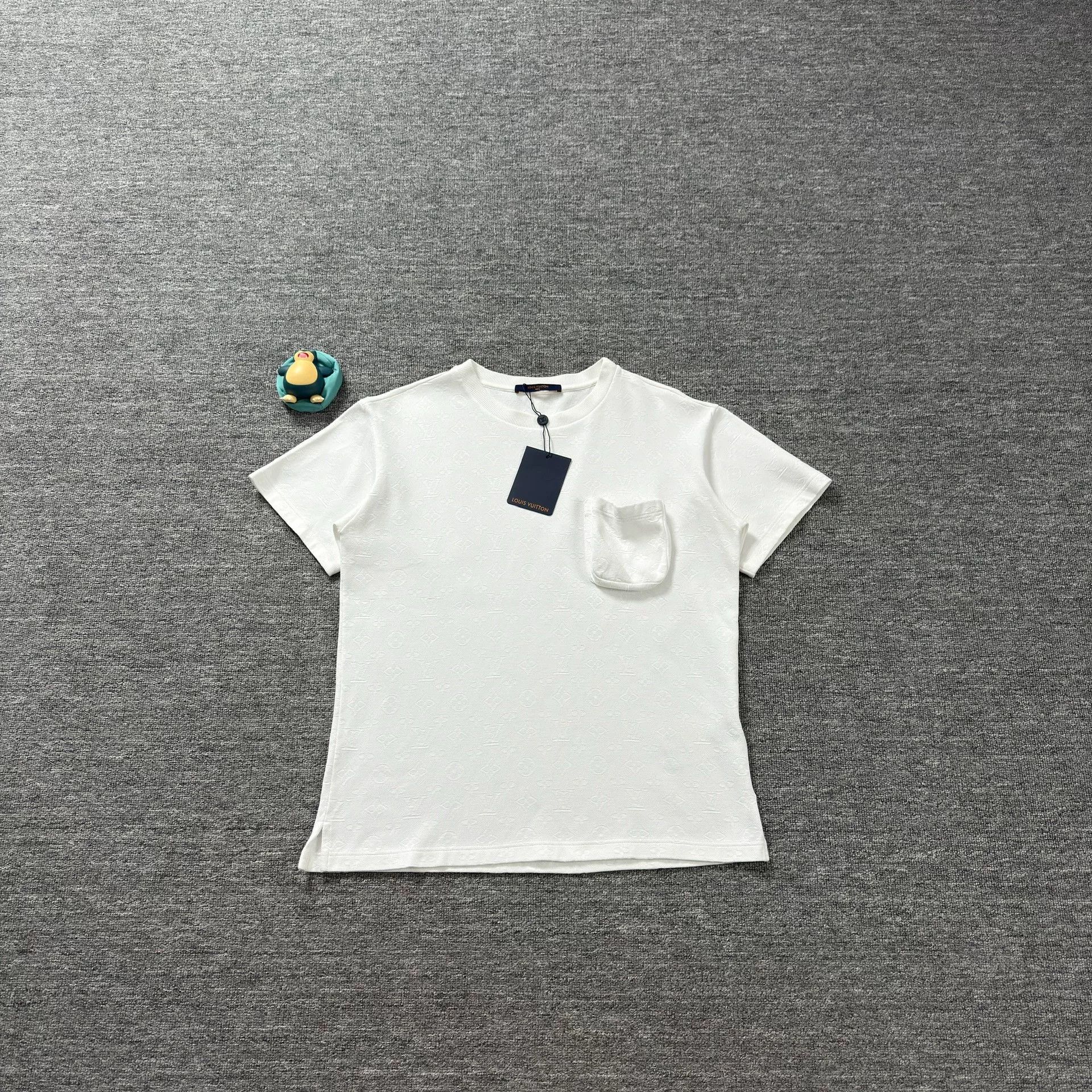 Louis Vuitton Louis Vuitton Monogram Pocket T-Shirt Size S Size US S / EU 44-46 / 1 - 2 Thumbnail