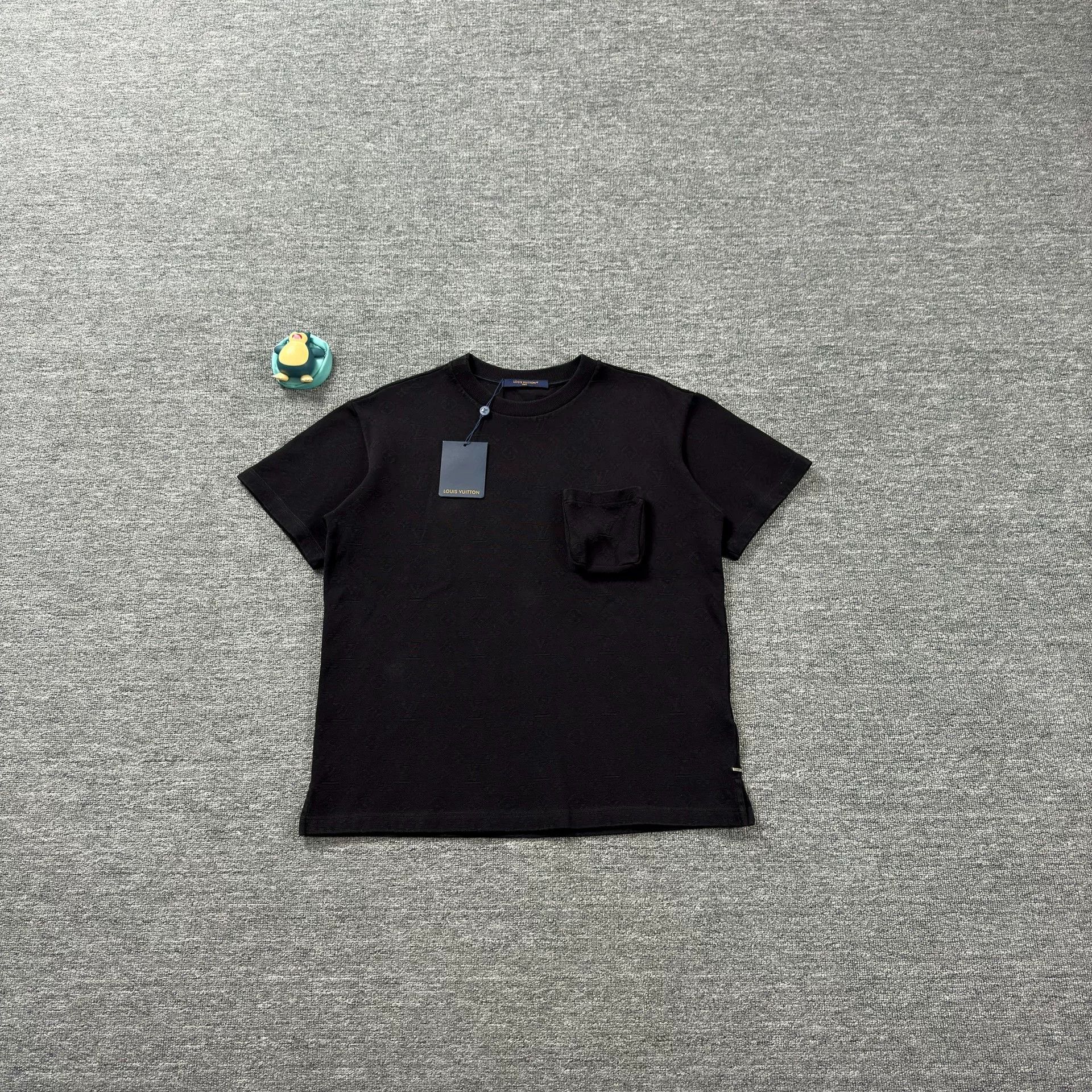 Louis Vuitton Louis Vuitton Monogram Pocket T-Shirt Size M Size US M / EU 48-50 / 2 - 2 Thumbnail