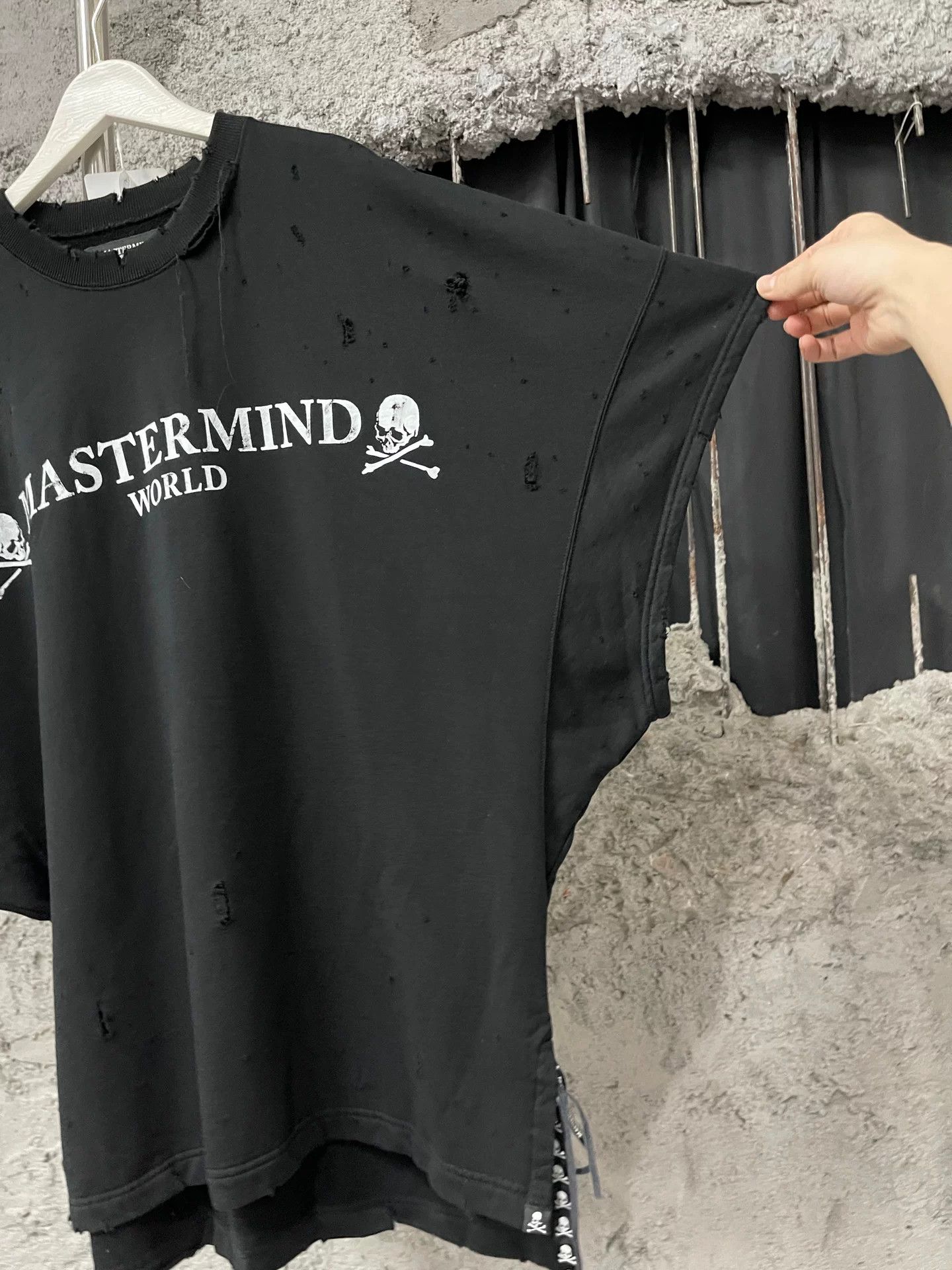 Mastermind World Mastermind World Skull Logo Distressed T-Shirt Size S Size US S / EU 44-46 / 1 - 7 Thumbnail