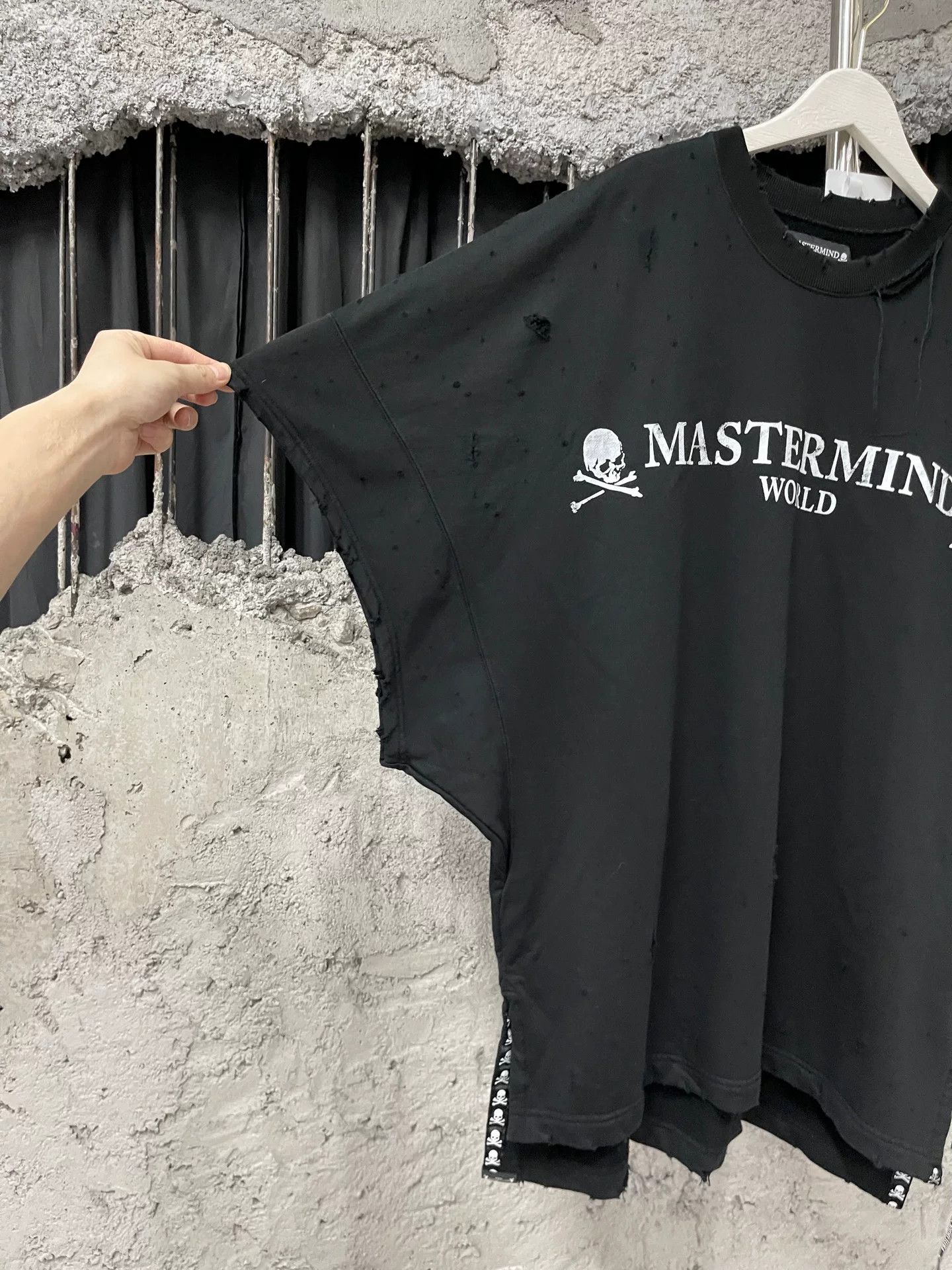 Mastermind World Mastermind World Skull Logo Distressed T-Shirt Size S Size US S / EU 44-46 / 1 - 6 Thumbnail