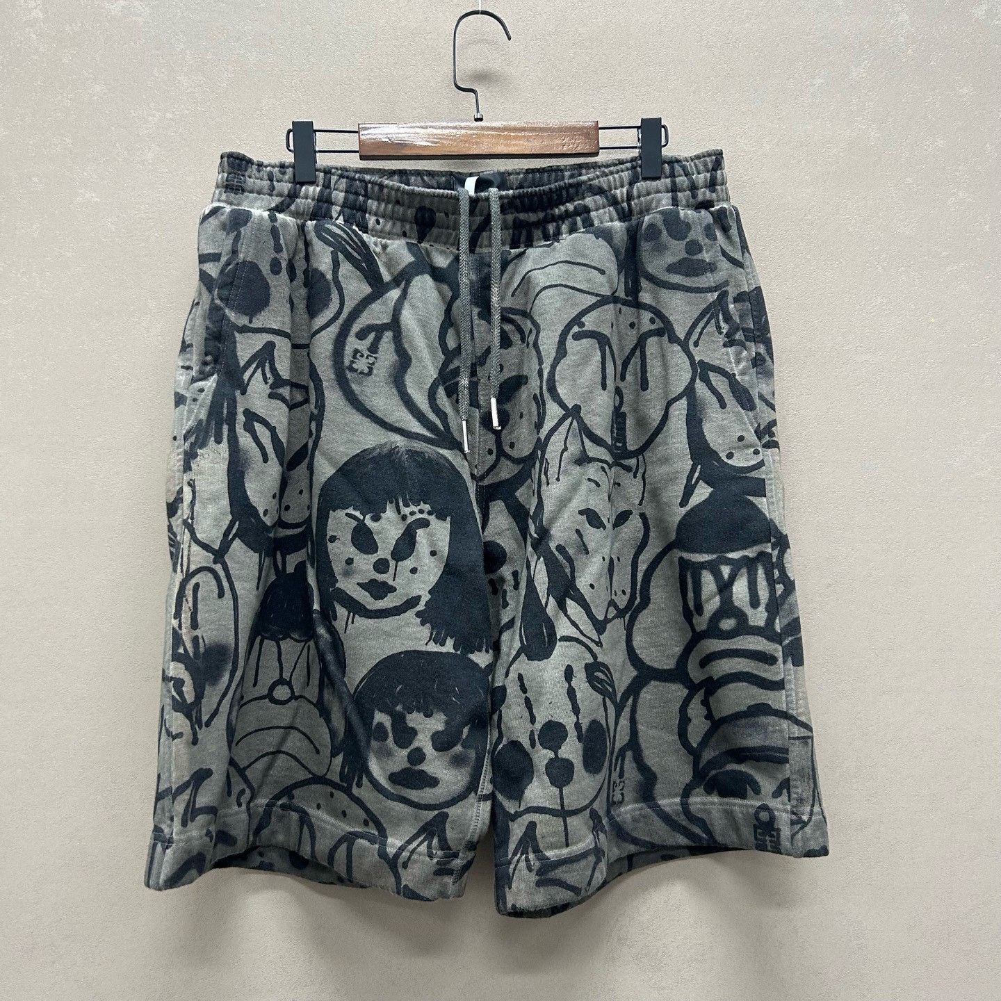 Givenchy Givenchy x Chito Graffiti Dog Shorts Size XL Size US 33 - 2 Thumbnail