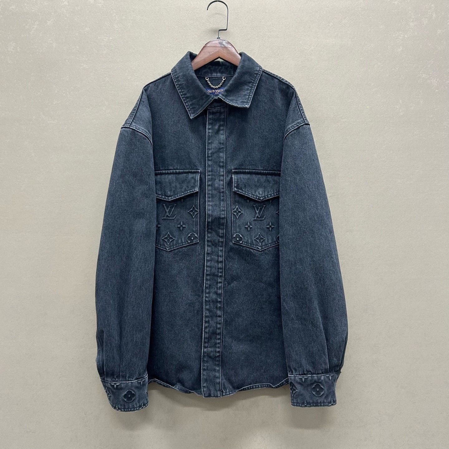 Louis Vuitton Louis Vuitton Embossed Monogram Denim Jacket Size M Size US M / EU 48-50 / 2 - 2 Thumbnail