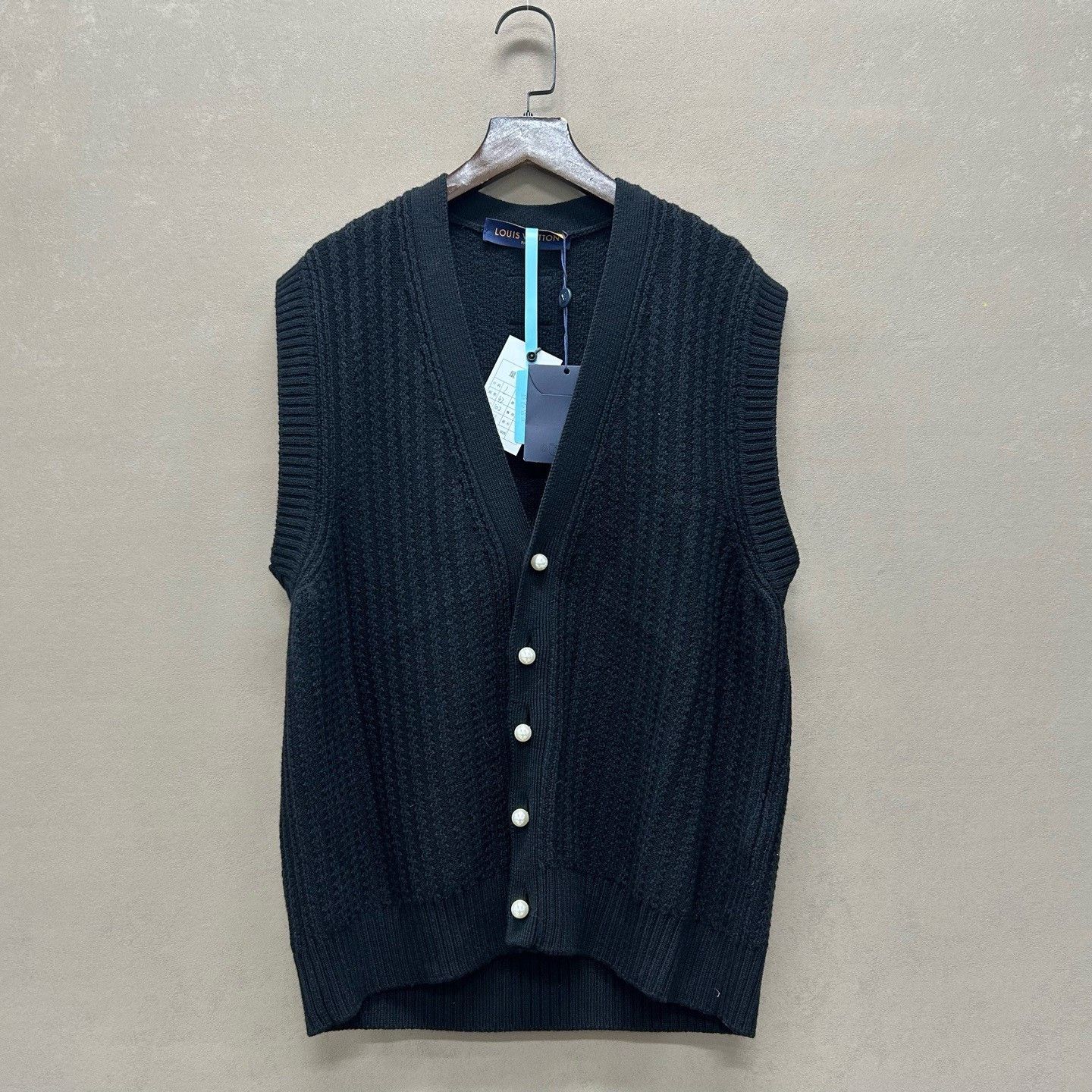 Louis Vuitton Louis Vuitton Pearl Beaded Knit Vest Size L Size US L / EU 52-54 / 3 - 2 Thumbnail