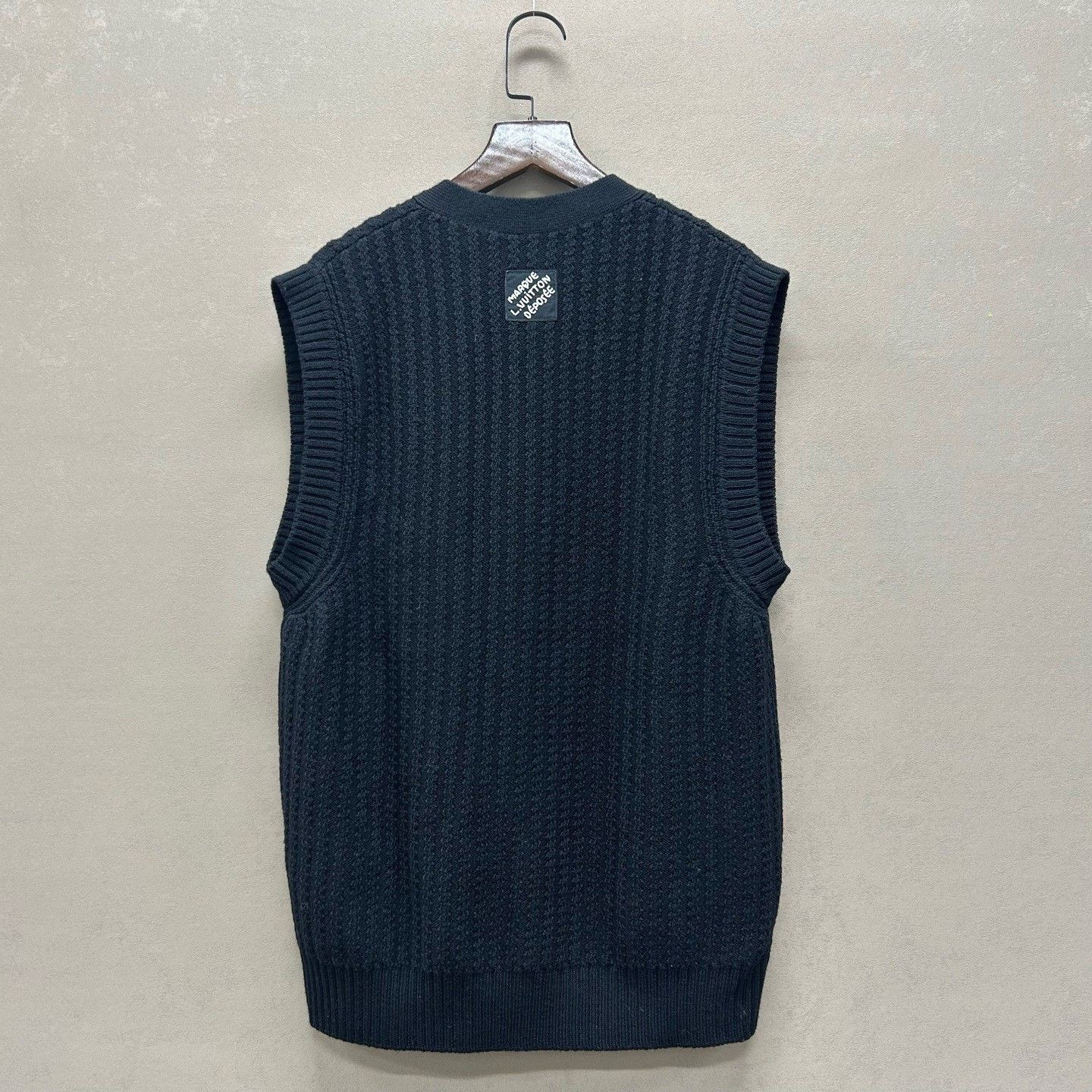 Louis Vuitton Louis Vuitton Pearl Beaded Knit Vest Size L Size US L / EU 52-54 / 3 - 3 Thumbnail