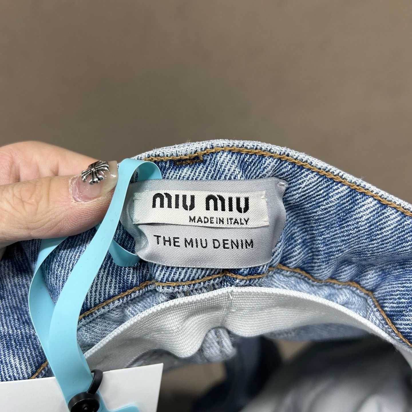 Miu Miu Miu Miu Raw Hem Denim Shorts IT 42 Size 28" / US 6 / IT 42 - 5 Thumbnail