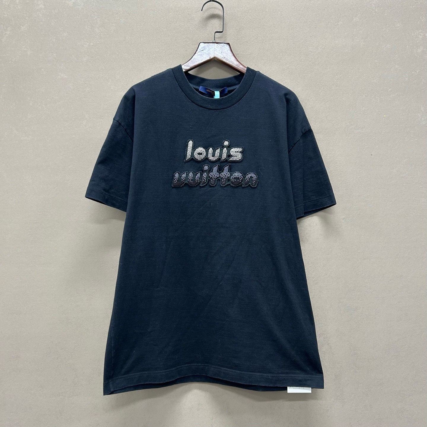 Louis Vuitton Louis Vuitton Beaded Logo T-Shirt Size XS Size US XS / EU 42 / 0 - 2 Thumbnail