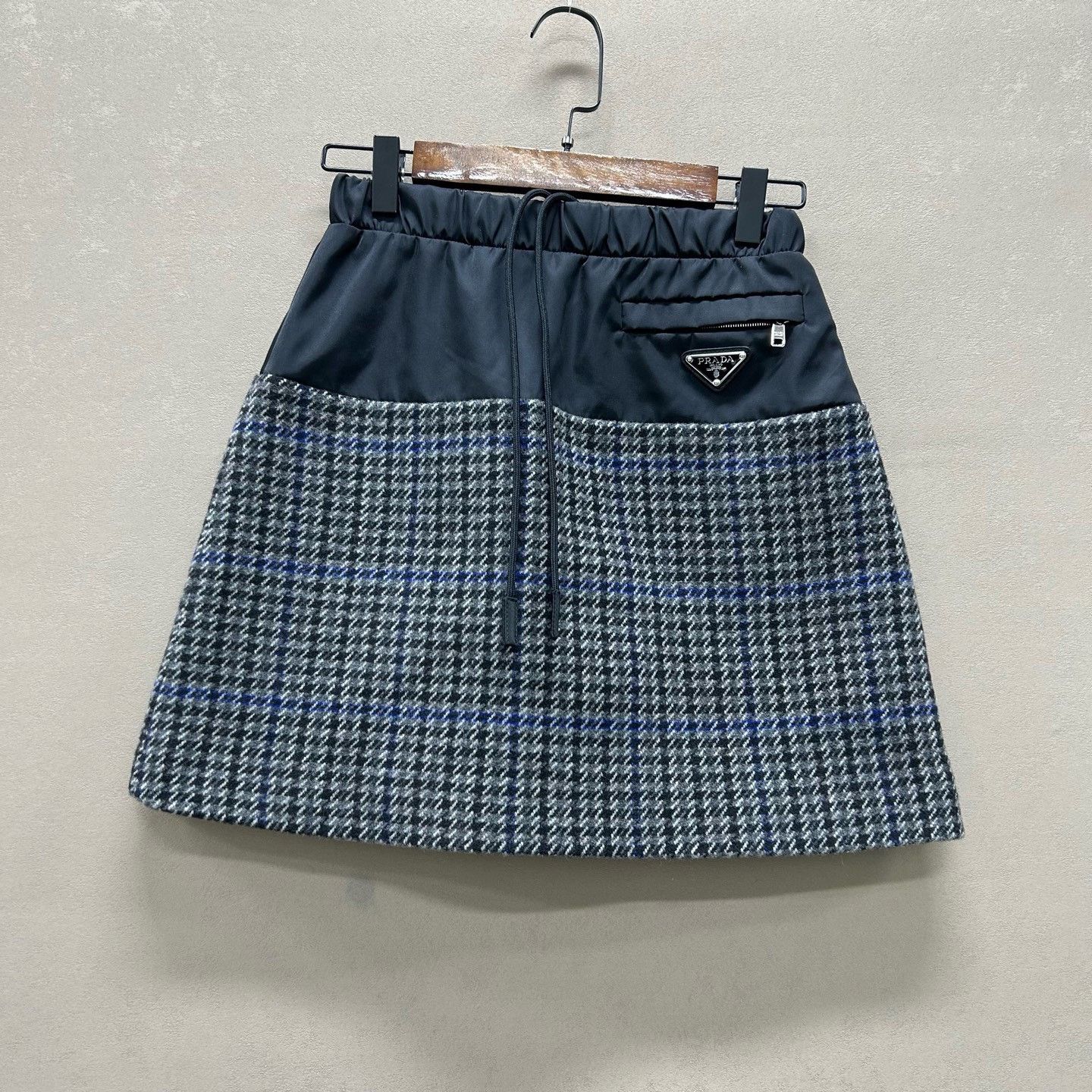 Prada Prada Plaid Mini Skirt Size 36 Size 25" / US 0 / IT 36 - 2 Thumbnail