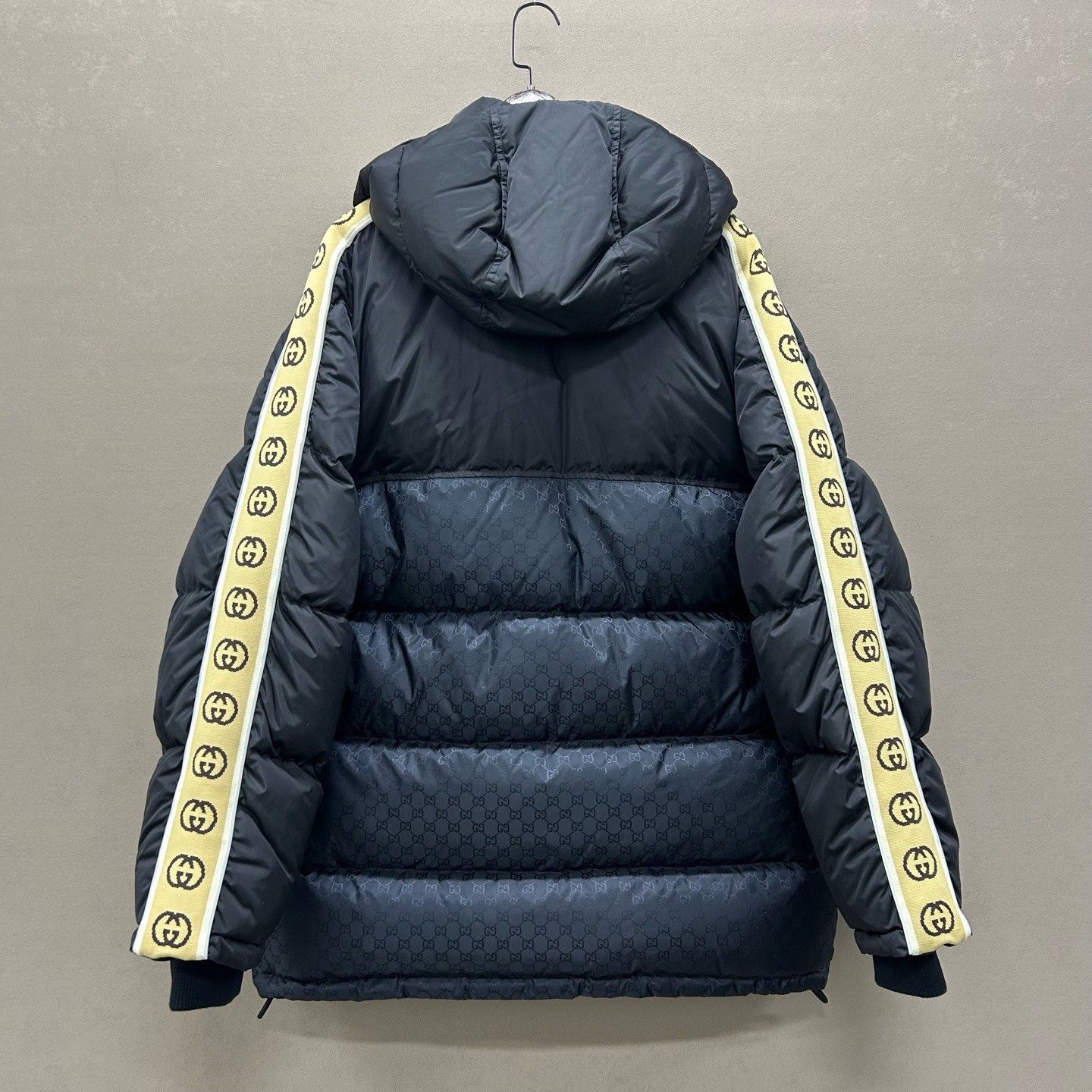 Gucci Gucci Jacquard Logo Tape Puffer Jacket Size L Size US L / EU 52-54 / 3 - 3 Thumbnail