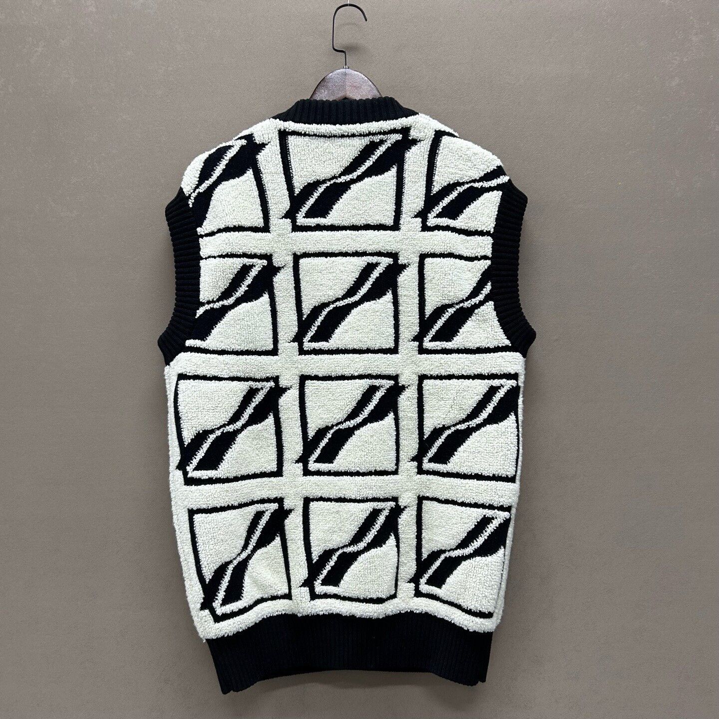 WE11DONE WE11DONE Grid Pattern Knit Vest Size S Size US S / EU 44-46 / 1 - 3 Thumbnail