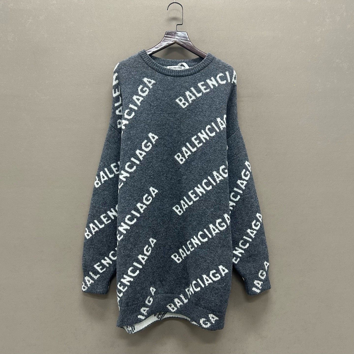 Balenciaga Balenciaga All Over Logo Knit Sweater Size S Size US S / EU 44-46 / 1 - 2 Thumbnail