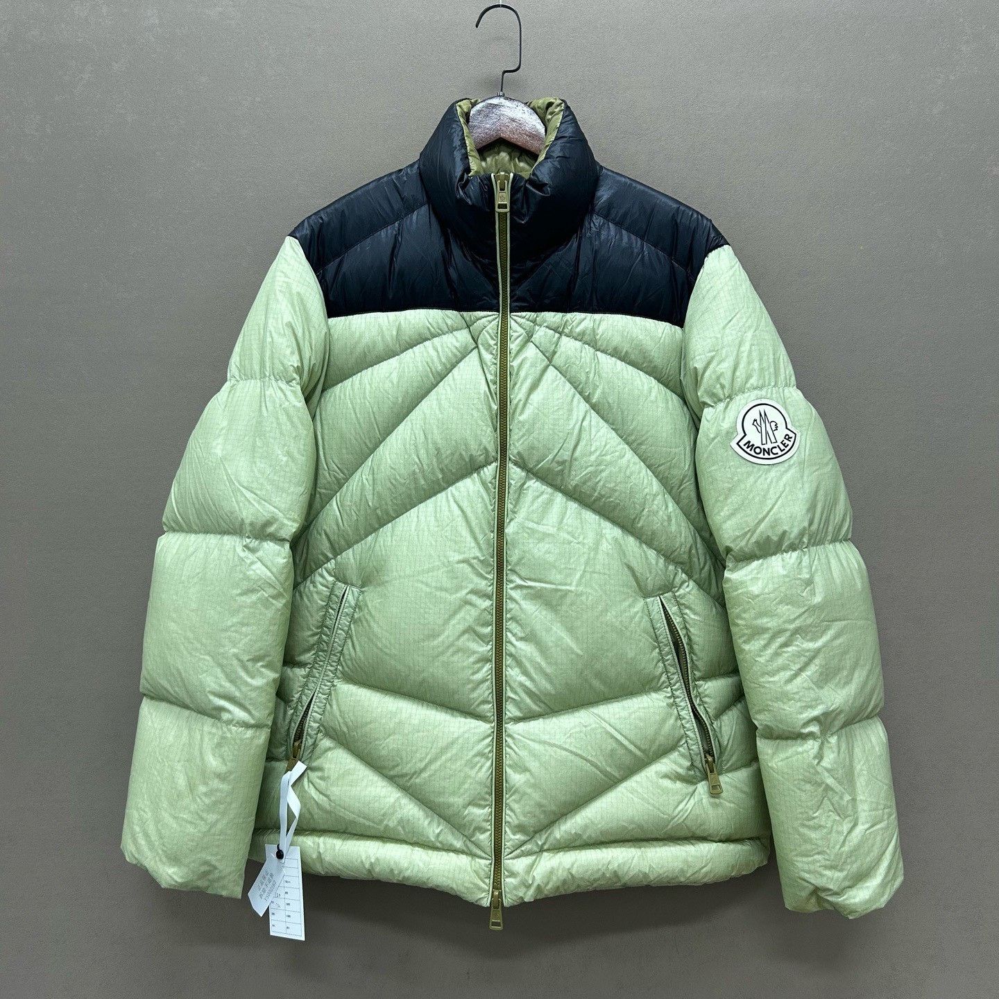 Moncler Moncler Avocado Green Down Jacket Size M Size US M / EU 48-50 / 2 - 2 Thumbnail