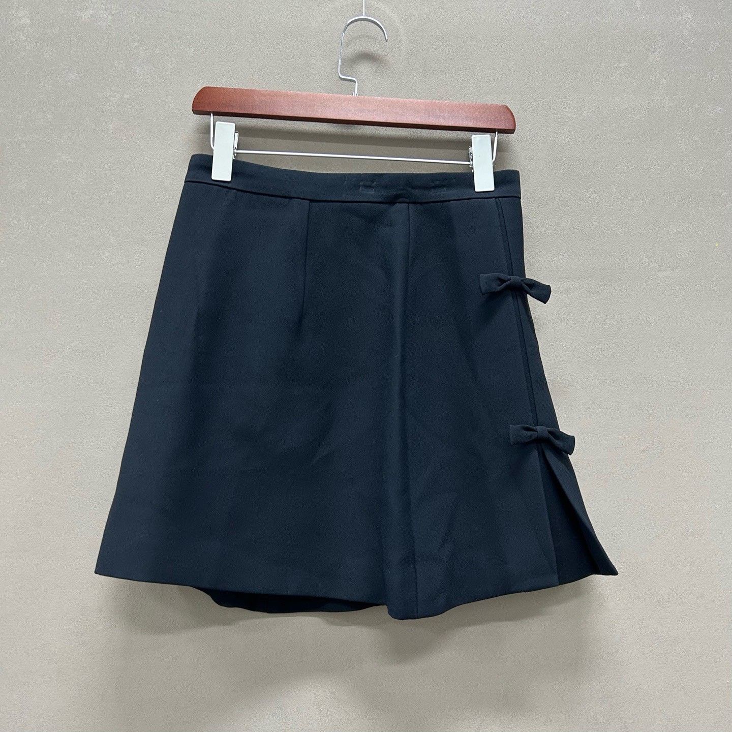 Miu Miu Miu Miu Black Bow Mini Skirt Size 42 Size 28" / US 6 / IT 42 - 3 Thumbnail