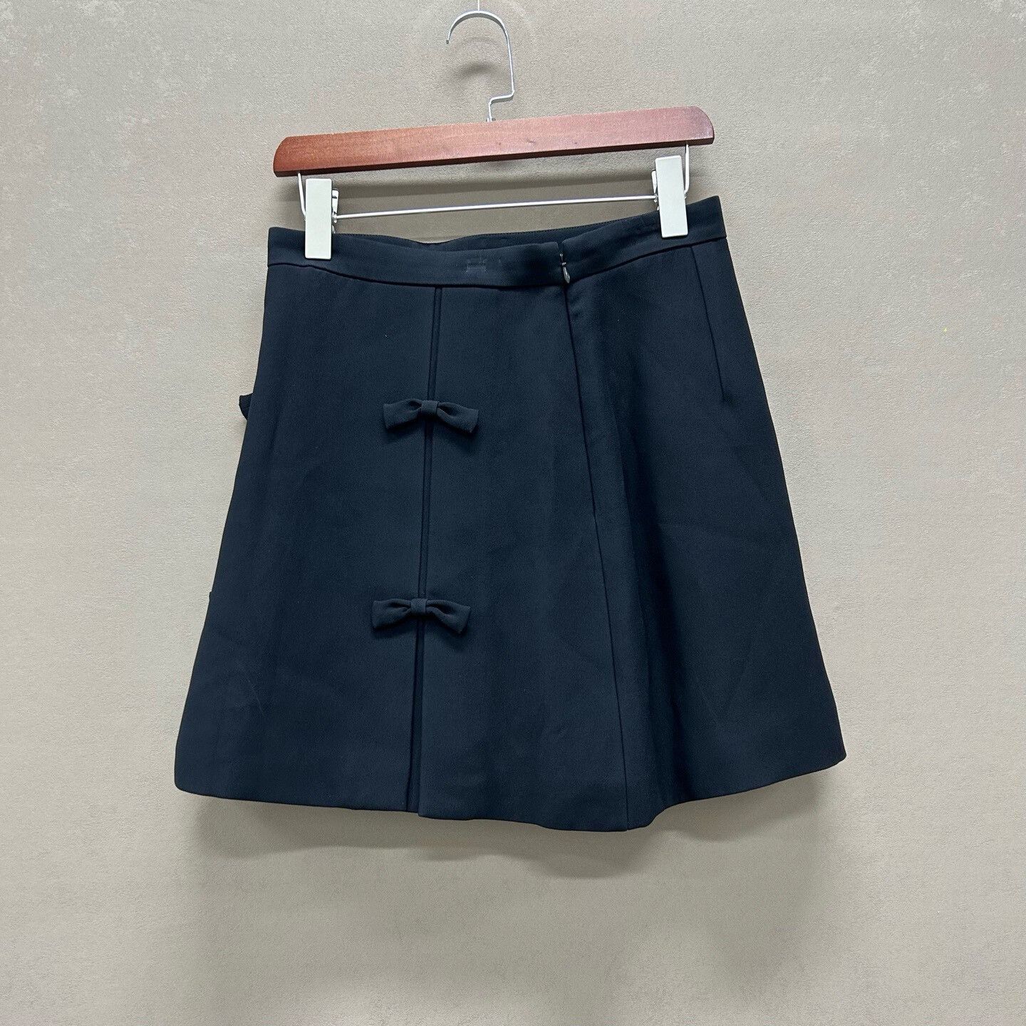 Miu Miu Miu Miu Black Bow Mini Skirt Size 42 Size 28" / US 6 / IT 42 - 2 Thumbnail