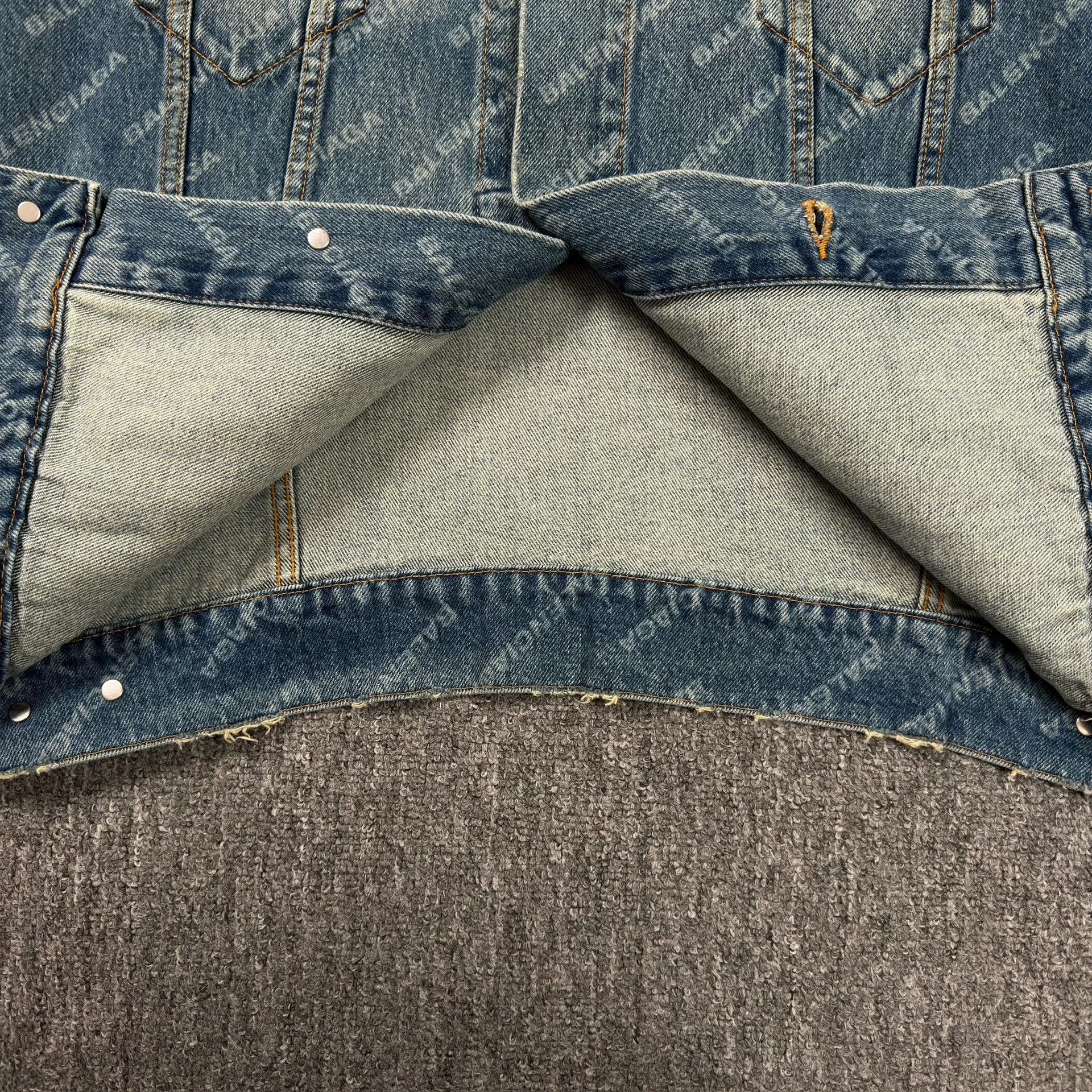 Balenciaga Balenciaga All-over Logo Denim Jacket Size XS Size US XS / EU 42 / 0 - 6 Thumbnail