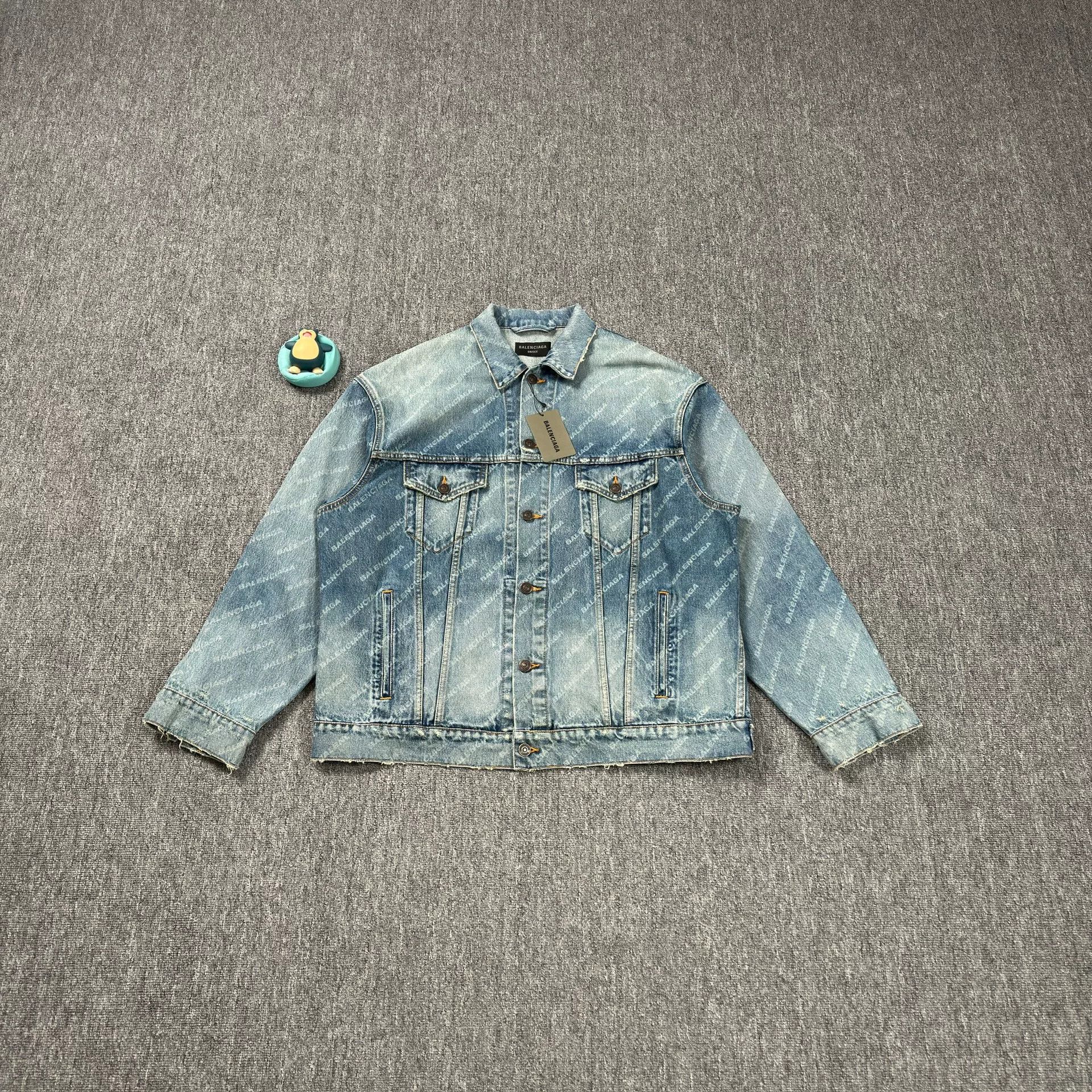 Balenciaga Balenciaga All-over Logo Denim Jacket Size XS Size US XS / EU 42 / 0 - 2 Thumbnail