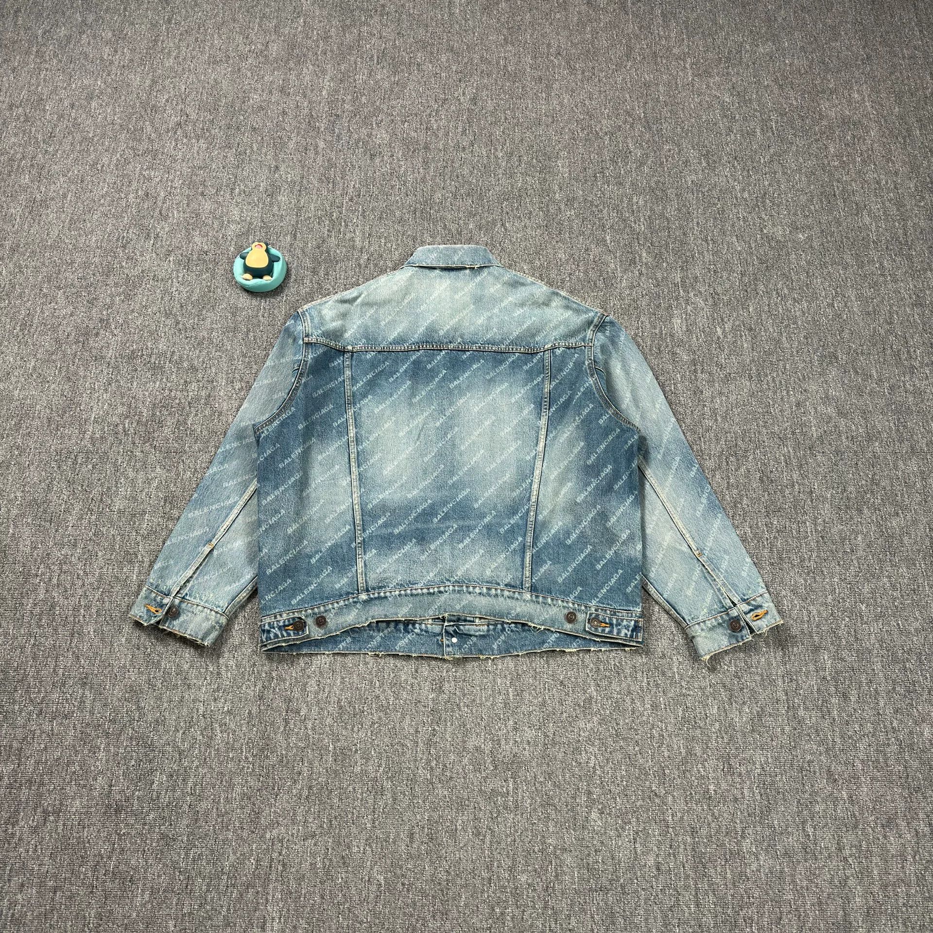 Balenciaga Balenciaga All-over Logo Denim Jacket Size XS Size US XS / EU 42 / 0 - 8 Thumbnail