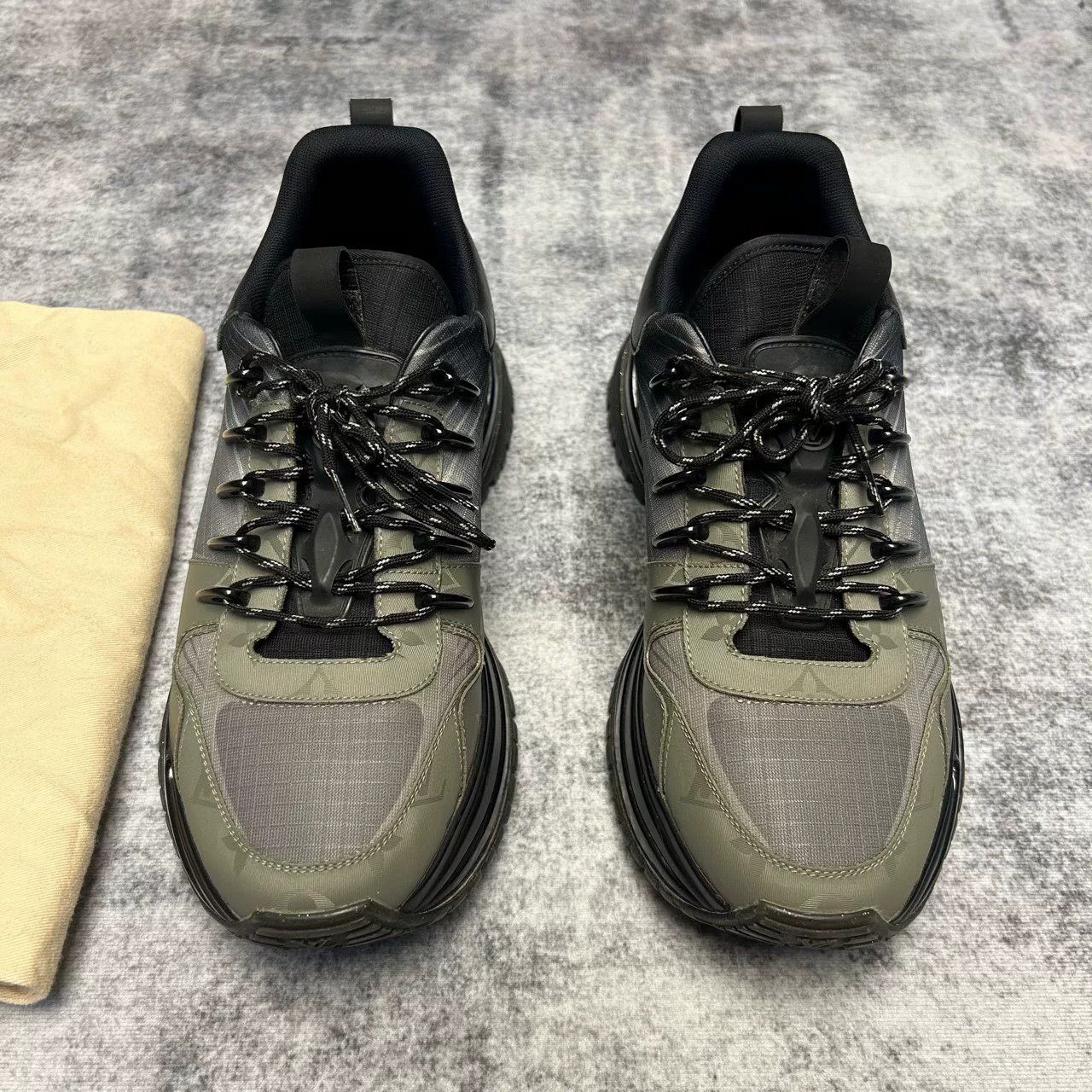 Louis Vuitton Louis Vuitton Gradient Leather Low Top Sneakers Size US 8 Size US 8 / EU 41 - 2 Thumbnail