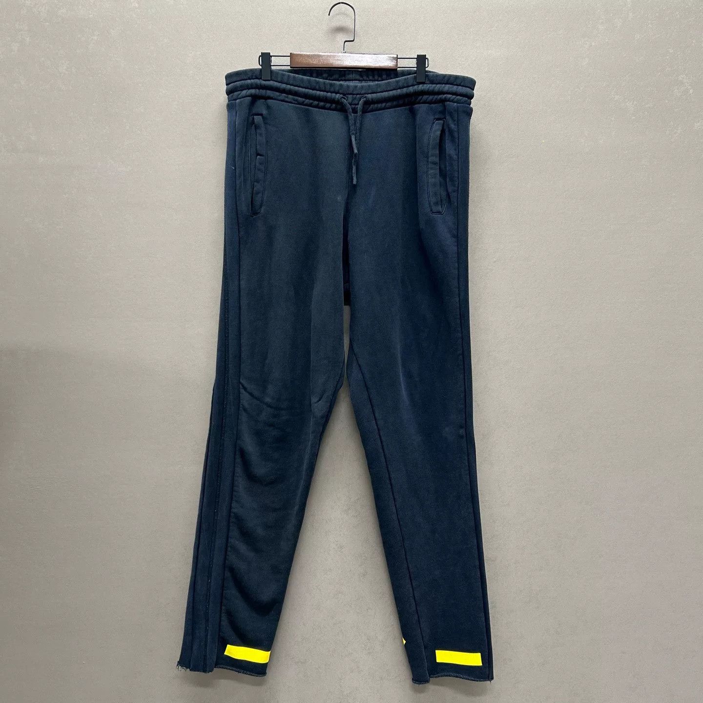 Off-White Off-White Arrow Sweatpants Size L Size US 34 / EU 50 - 2 Thumbnail