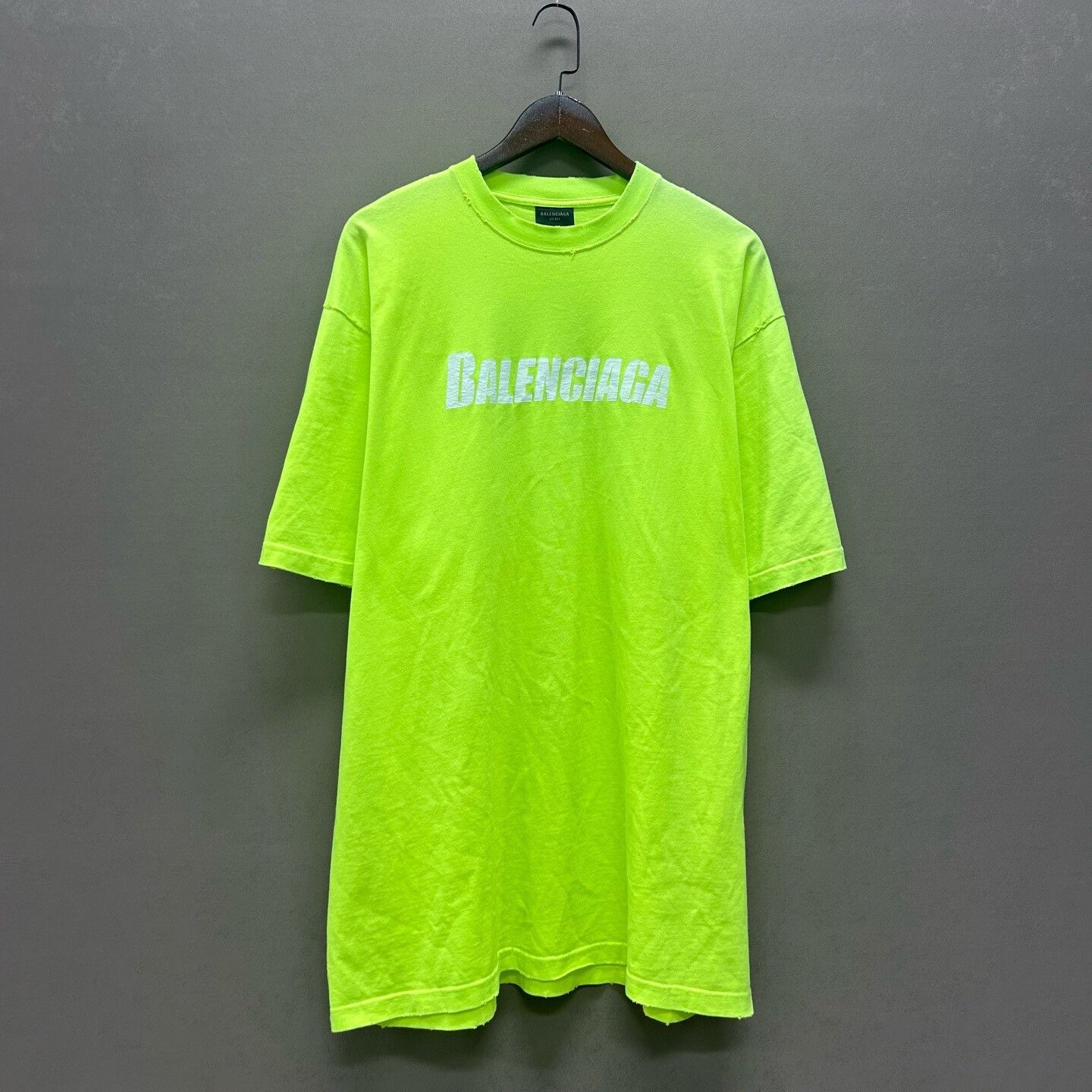 Balenciaga Balenciaga Neon Green Distressed Logo T-Shirt Size M Size US M / EU 48-50 / 2 - 2 Thumbnail