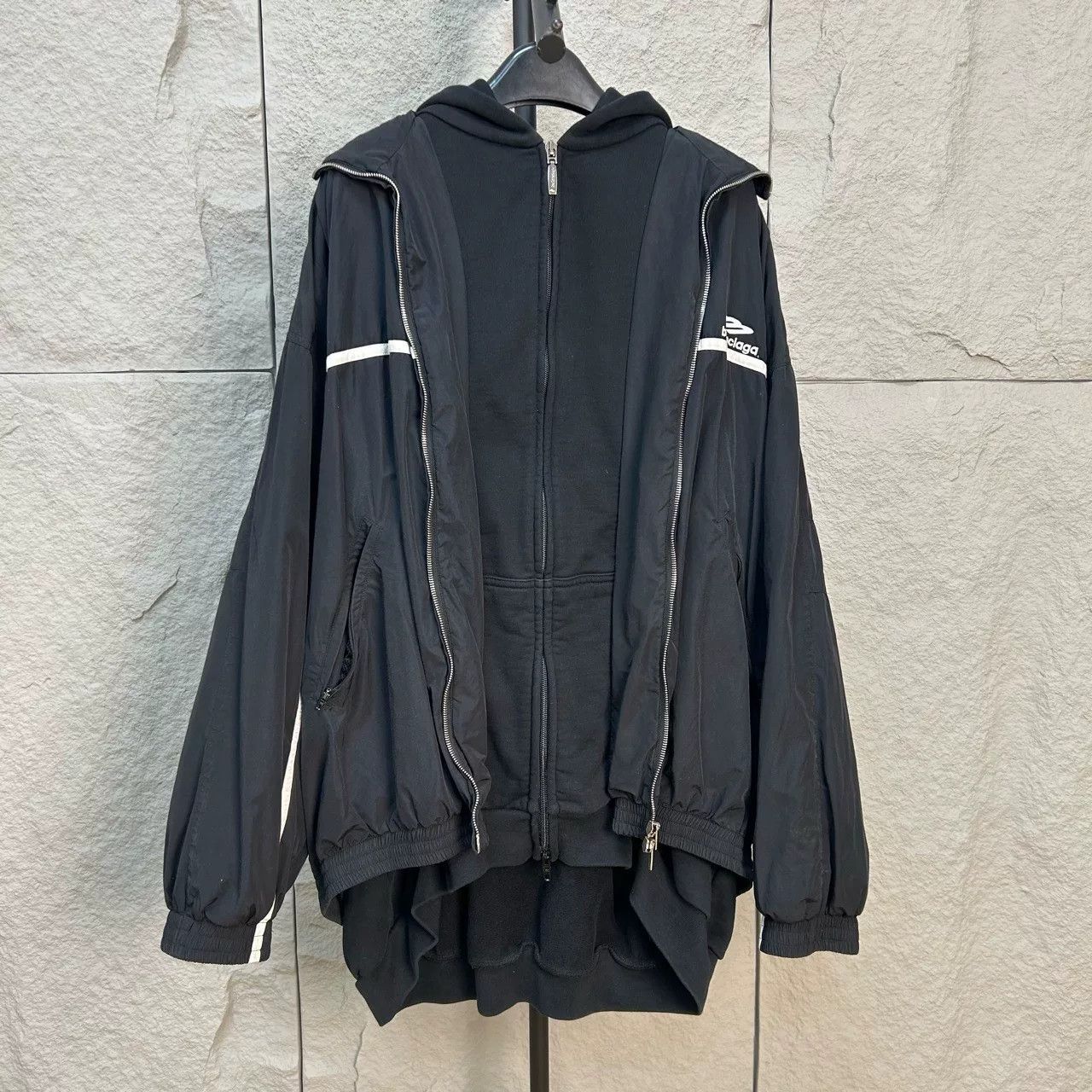 Balenciaga Balenciaga Embroidered Logo Zip Up Jacket Size L Size US L / EU 52-54 / 3 - 2 Thumbnail