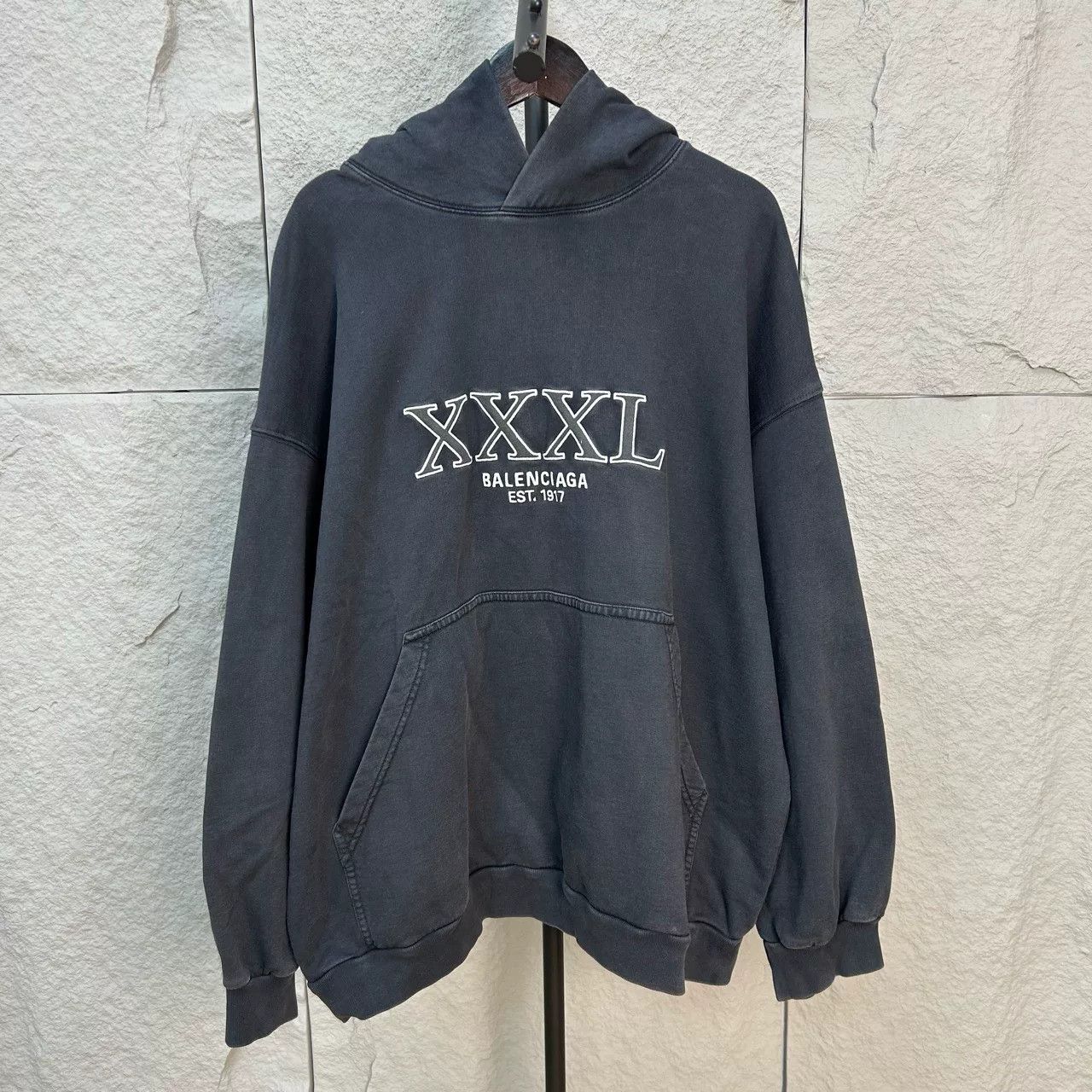 Balenciaga Balenciaga XXXL Embroidered Logo Hoodie Size L Size US L / EU 52-54 / 3 - 2 Thumbnail
