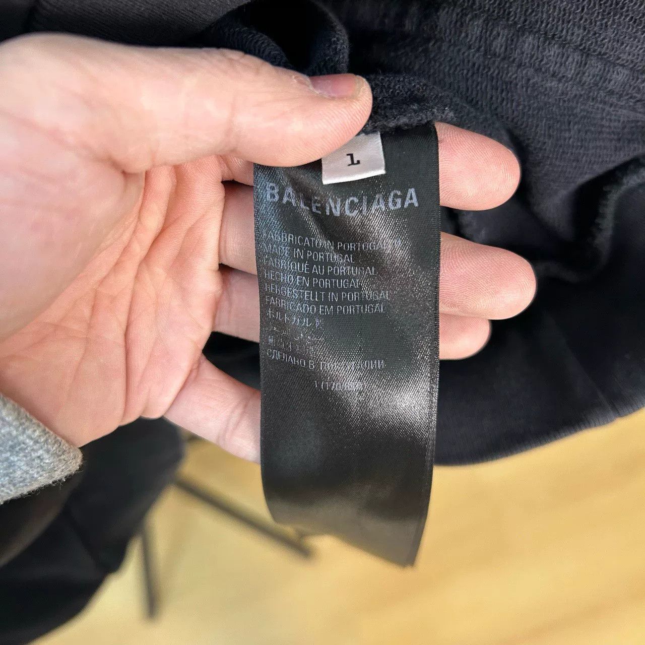 Balenciaga Balenciaga XXXL Embroidered Logo Hoodie Size L Size US L / EU 52-54 / 3 - 5 Thumbnail