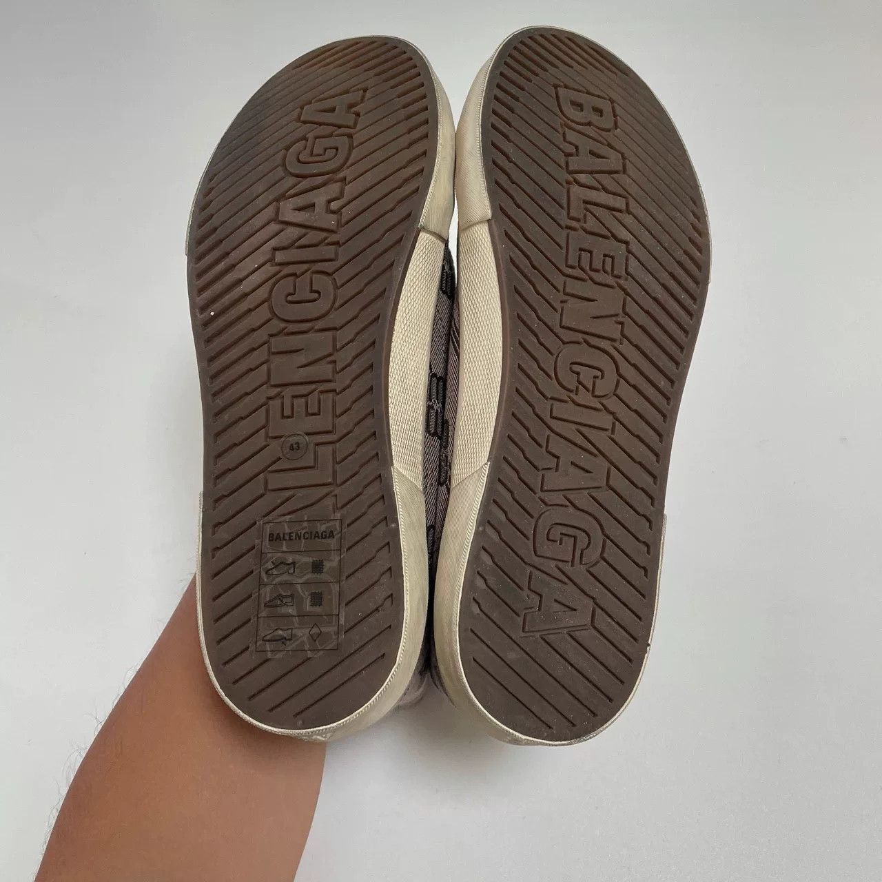 Balenciaga Balenciaga Monogram High Top Sneakers Size 43 Size US 10 / EU 43 - 7 Thumbnail