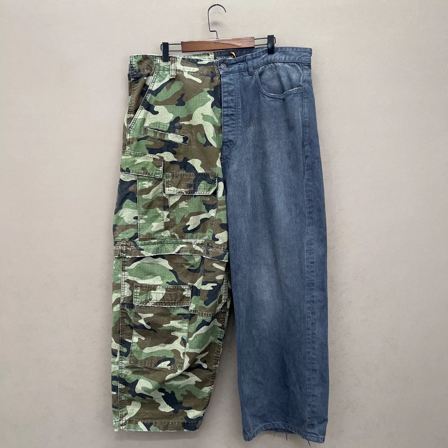Balenciaga Balenciaga Camouflage Paneled Baggy Jeans Size 30 Size US 30 / EU 46 - 2 Thumbnail