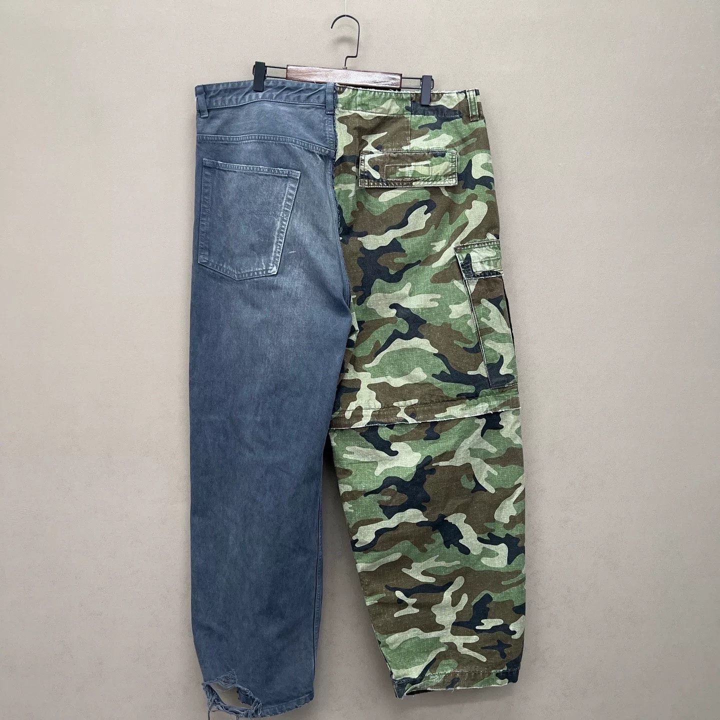 Balenciaga Balenciaga Camouflage Paneled Baggy Jeans Size 30 Size US 30 / EU 46 - 3 Thumbnail