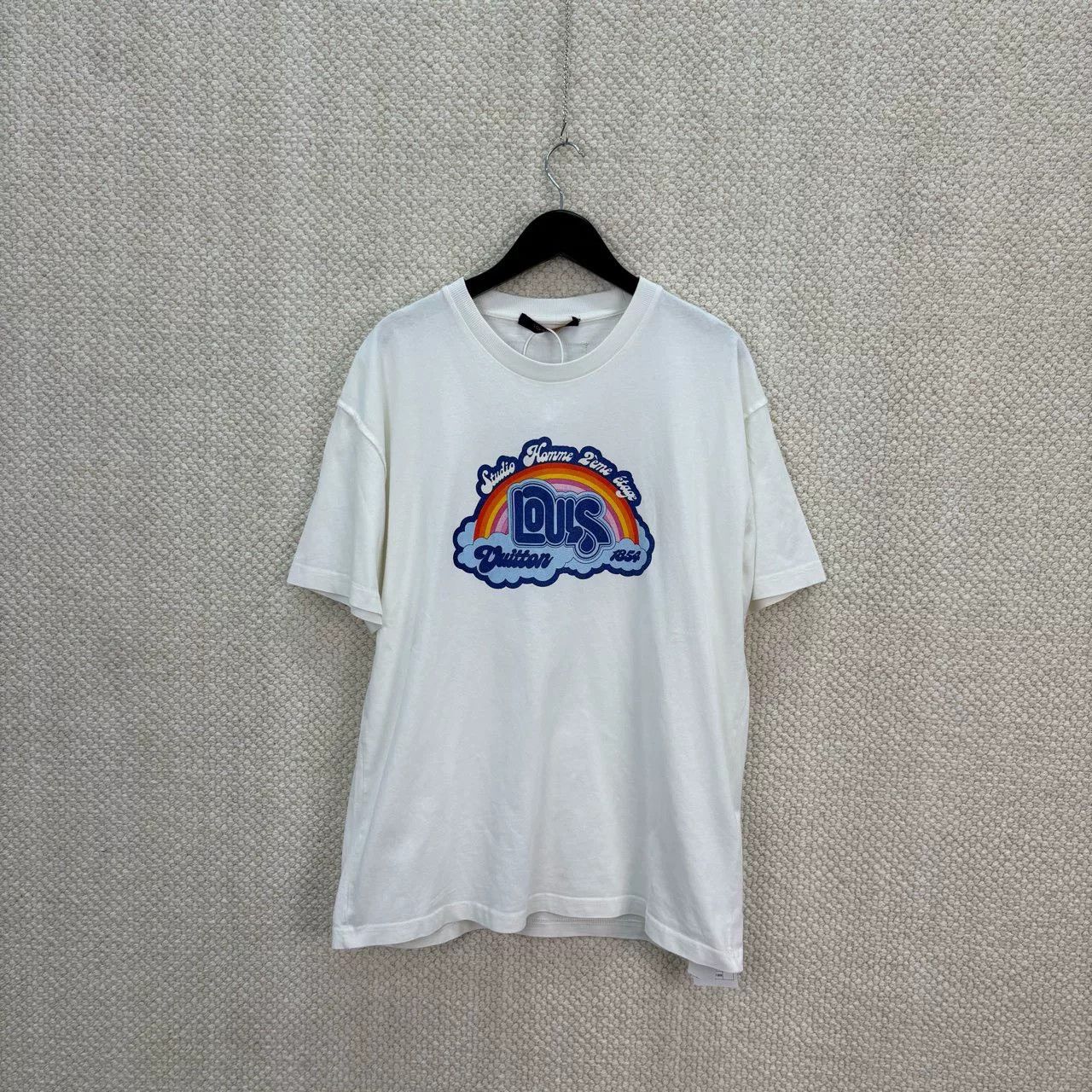 Louis Vuitton Louis Vuitton Rainbow Logo T-Shirt Size M Size US M / EU 48-50 / 2 - 2 Thumbnail