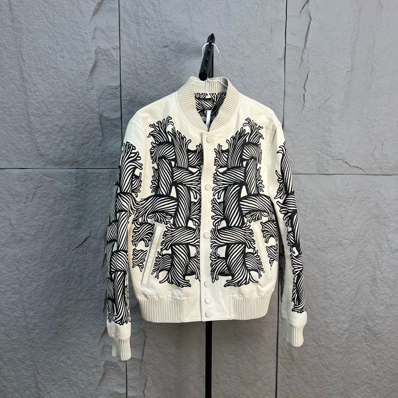 Louis Vuitton Louis Vuitton Vine Print Bomber Jacket Size 48 Size US M / EU 48-50 / 2 - 2 Thumbnail