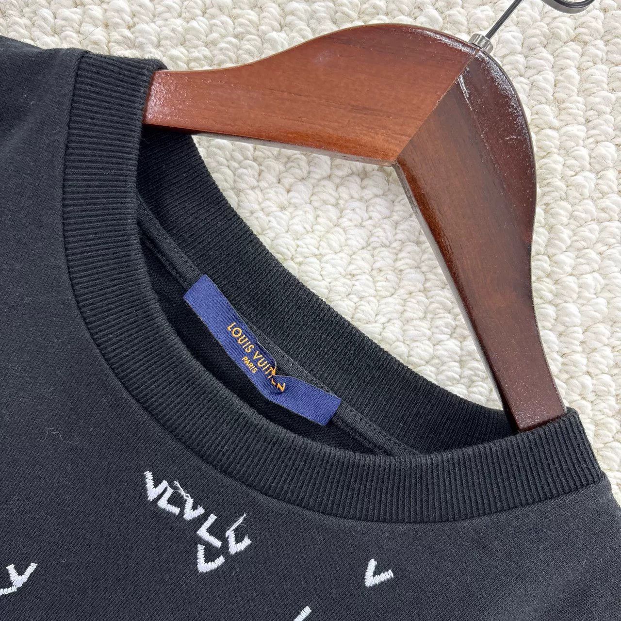 Louis Vuitton Louis Vuitton Spread Logo T-Shirt Size S Size US S / EU 44-46 / 1 - 4 Thumbnail