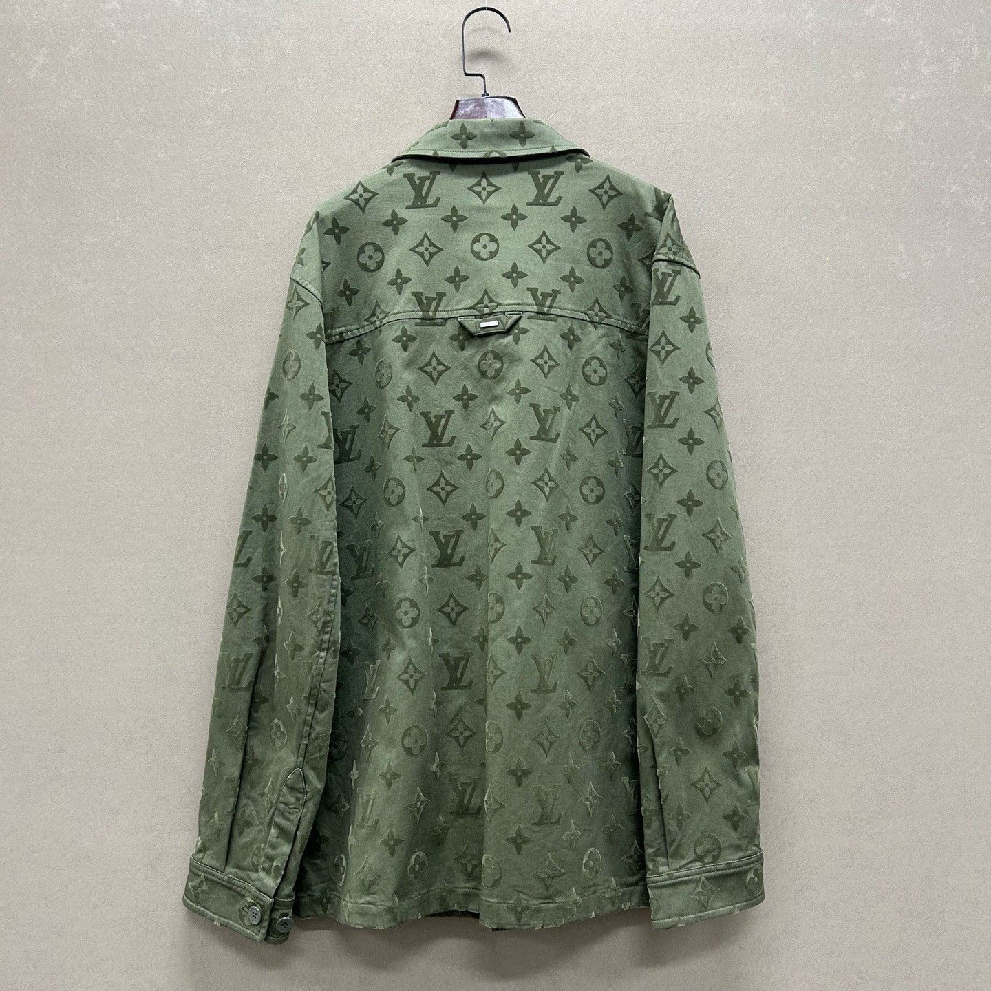 Louis Vuitton Louis Vuitton Monogram Flocked Shirt Size M Size US M / EU 48-50 / 2 - 3 Thumbnail