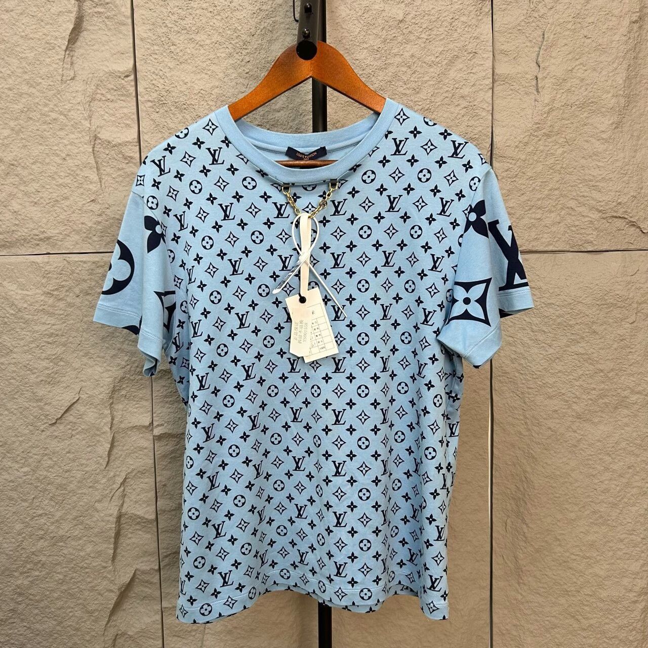 Louis Vuitton Louis Vuitton Monogram Print T-Shirt Size L Size US L / EU 52-54 / 3 - 2 Thumbnail